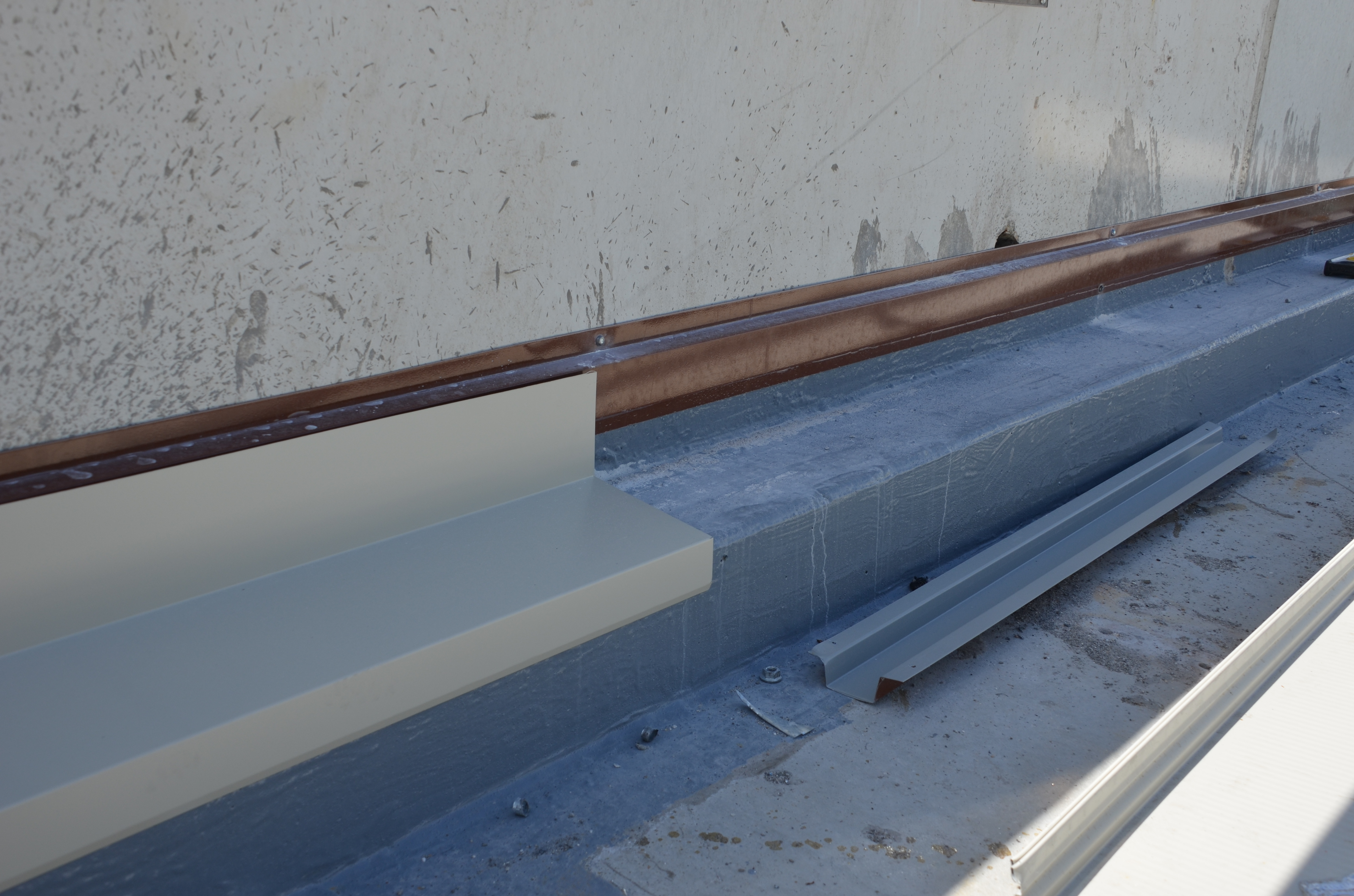 https://archive.abp.unimelb.edu.au/objects/images/Construction/Images/Roof/Parapets and Handrails/DSC_6242.JPG https://archive.abp.unimelb.edu.au/objects/images/Construction/Images/Roof/Parapets and Handrails/DSC_6242.JPG