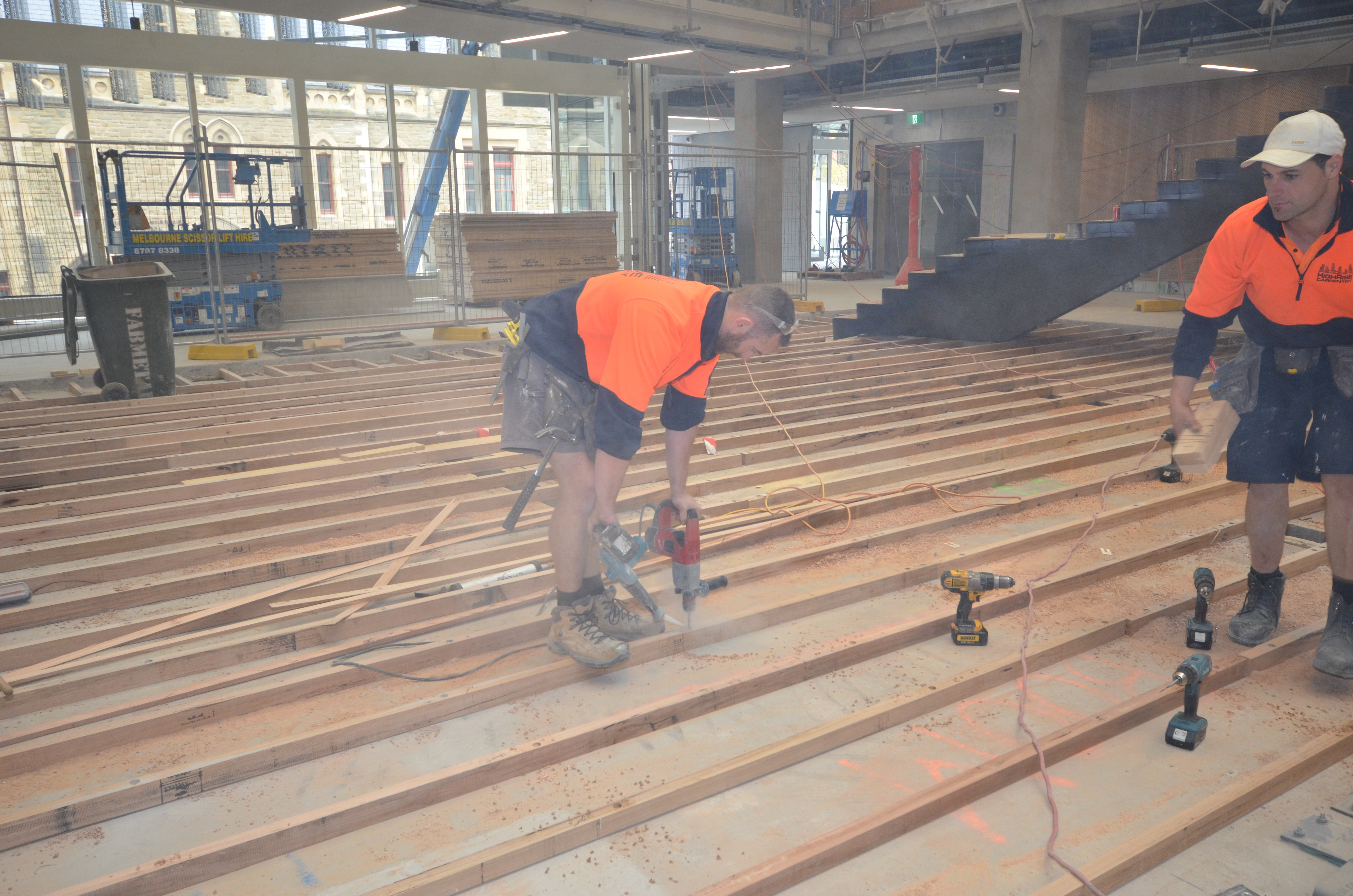 https://archive.abp.unimelb.edu.au/objects/images/Construction/Images/Floors and finishes/Atrium timber/DSC_8884.JPG