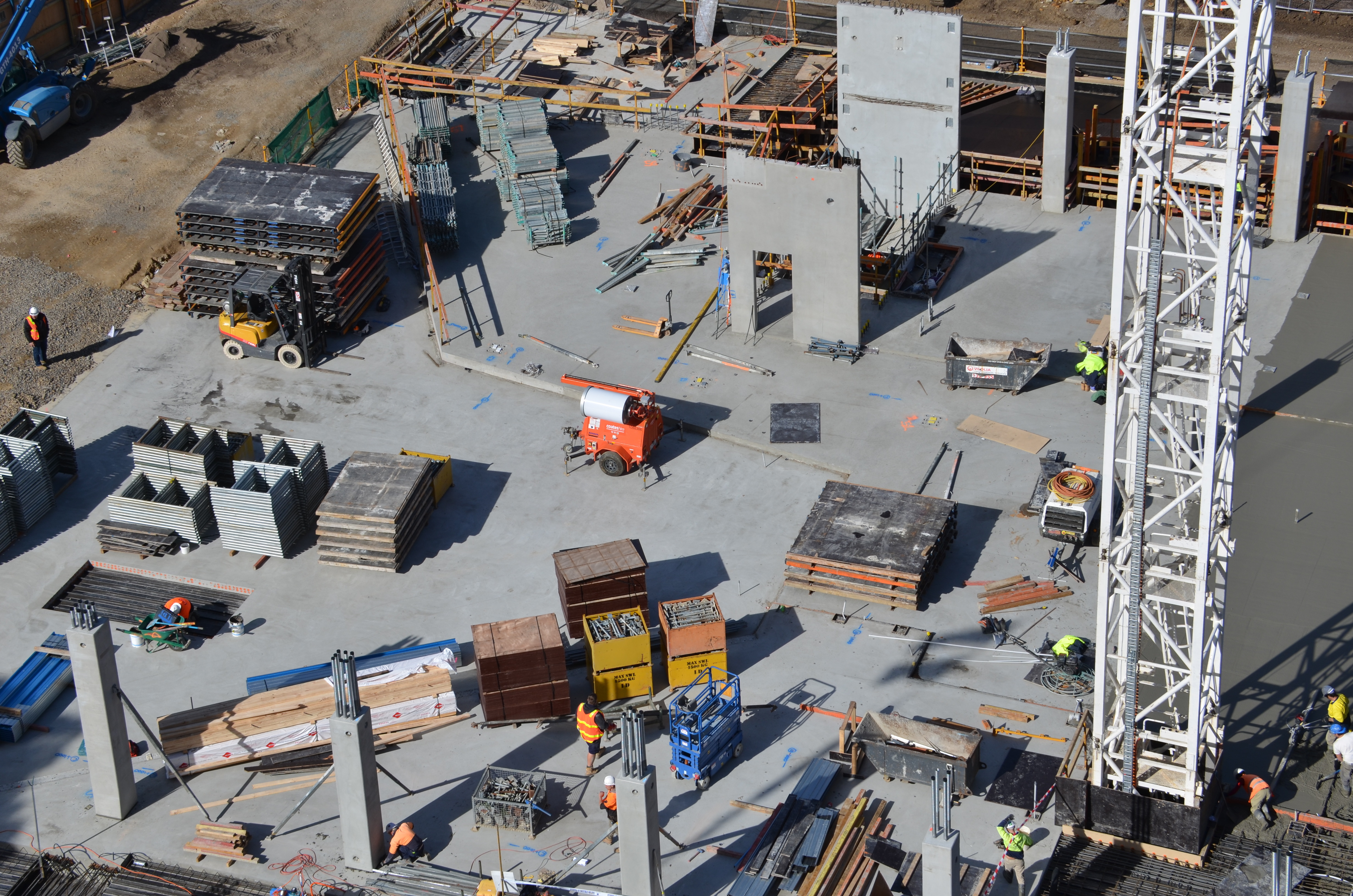 https://archive.abp.unimelb.edu.au/objects/images/Construction/Images/Concrete suspended slabs and beams/Ground level & formwork/DSC_1309.JPG
