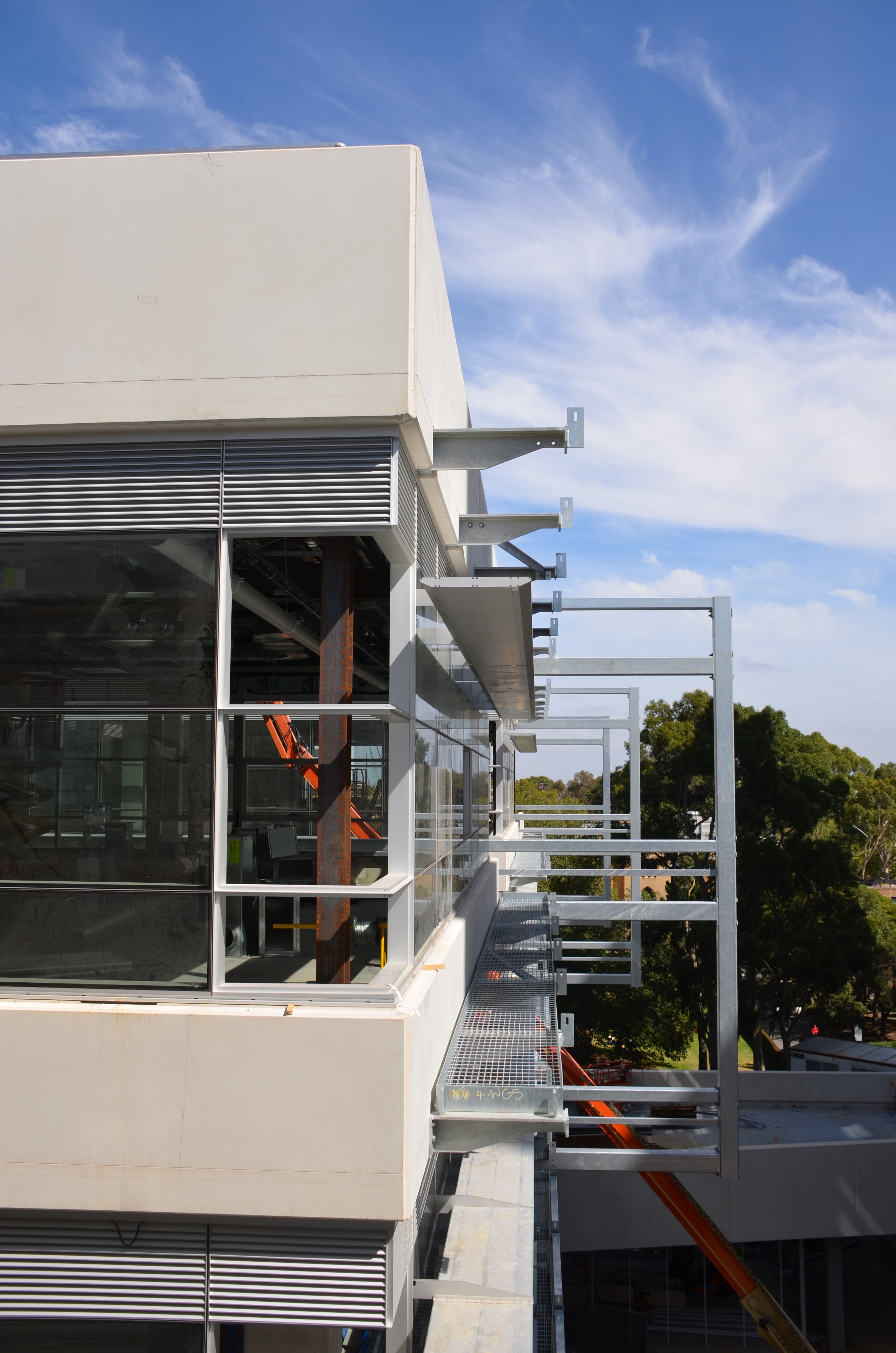 https://archive.abp.unimelb.edu.au/objects/images/Construction/Images/Facades/Zinc screens & access platforms/Access platforms/DSC_6268.JPG