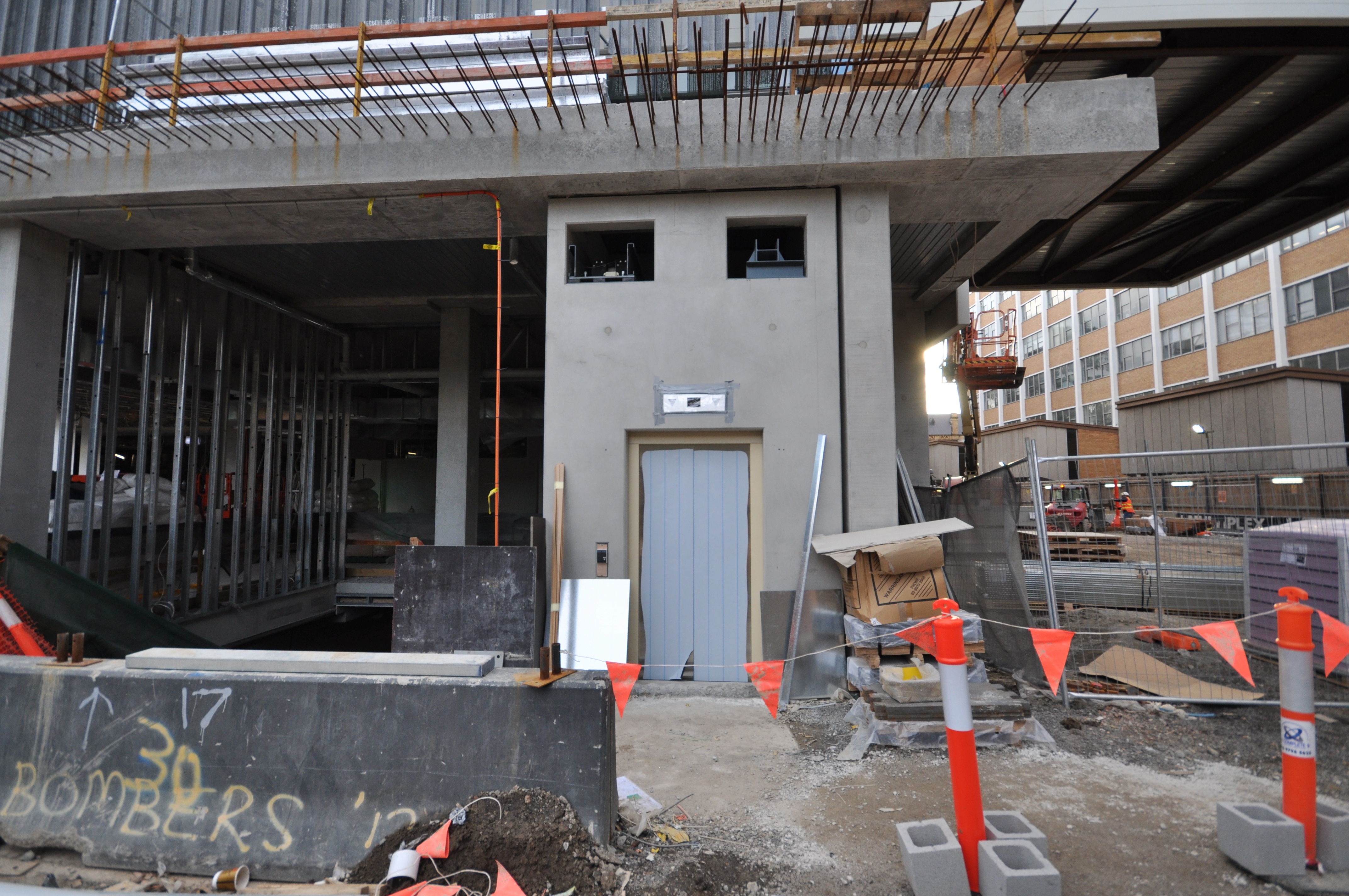 https://archive.abp.unimelb.edu.au/objects/images/Construction/Images/Services/Lift installation/Lecture theatre lift/DSC_7299.JPG