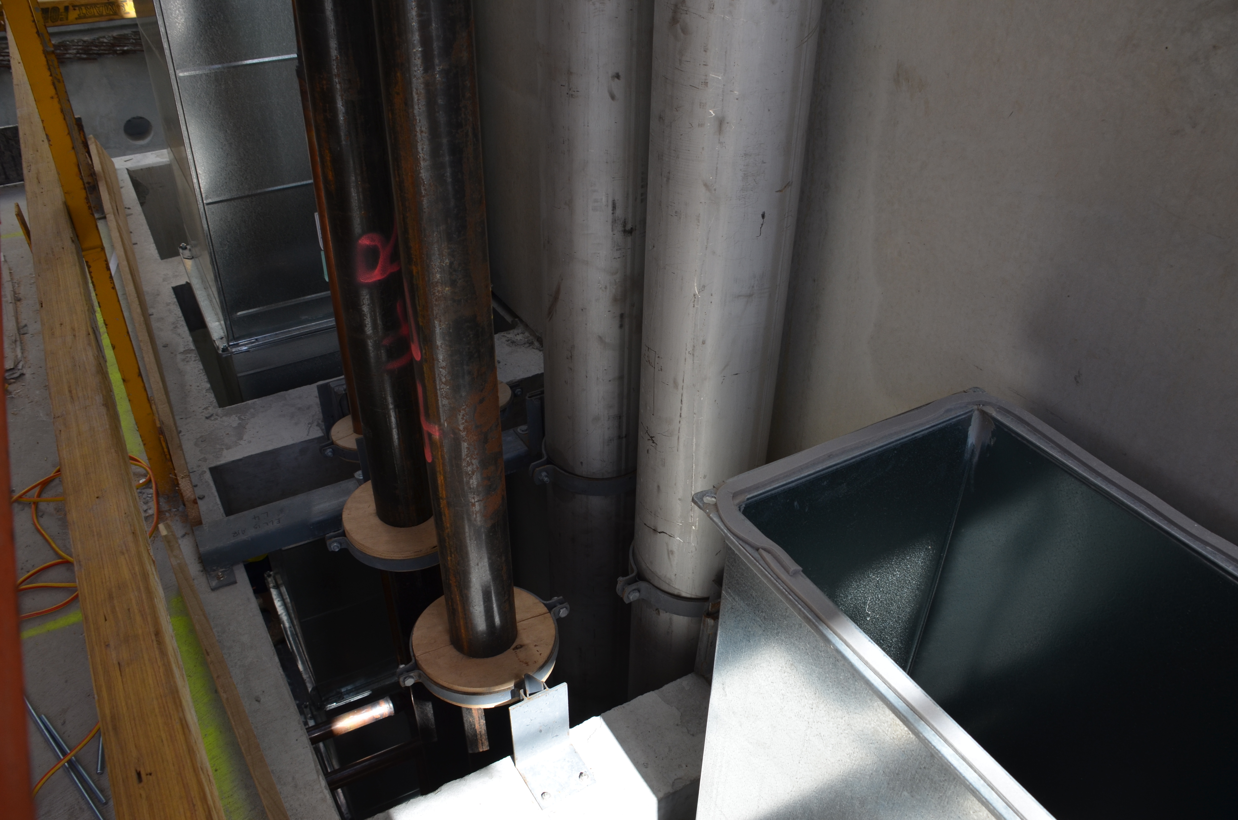 https://archive.abp.unimelb.edu.au/objects/images/Construction/Images/Services/Riser shafts/DSC_4604.JPG