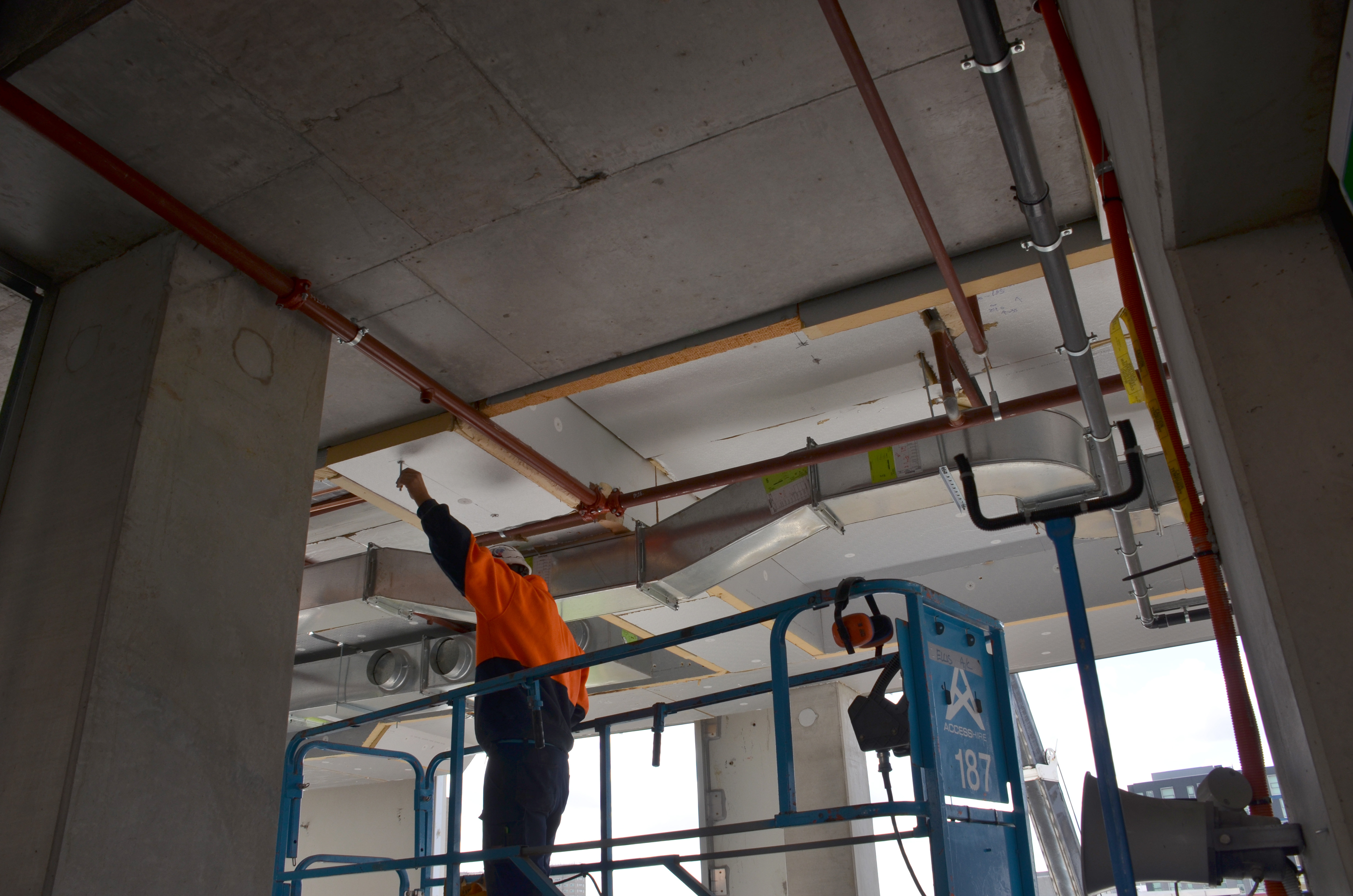 https://archive.abp.unimelb.edu.au/objects/images/Construction/Images/Ceilings/Insulated sheets to underside of slab/DSC_5453.JPG https://archive.abp.unimelb.edu.au/objects/images/Construction/Images/Ceilings/Insulated sheets to underside of slab/DSC_5453.JPG