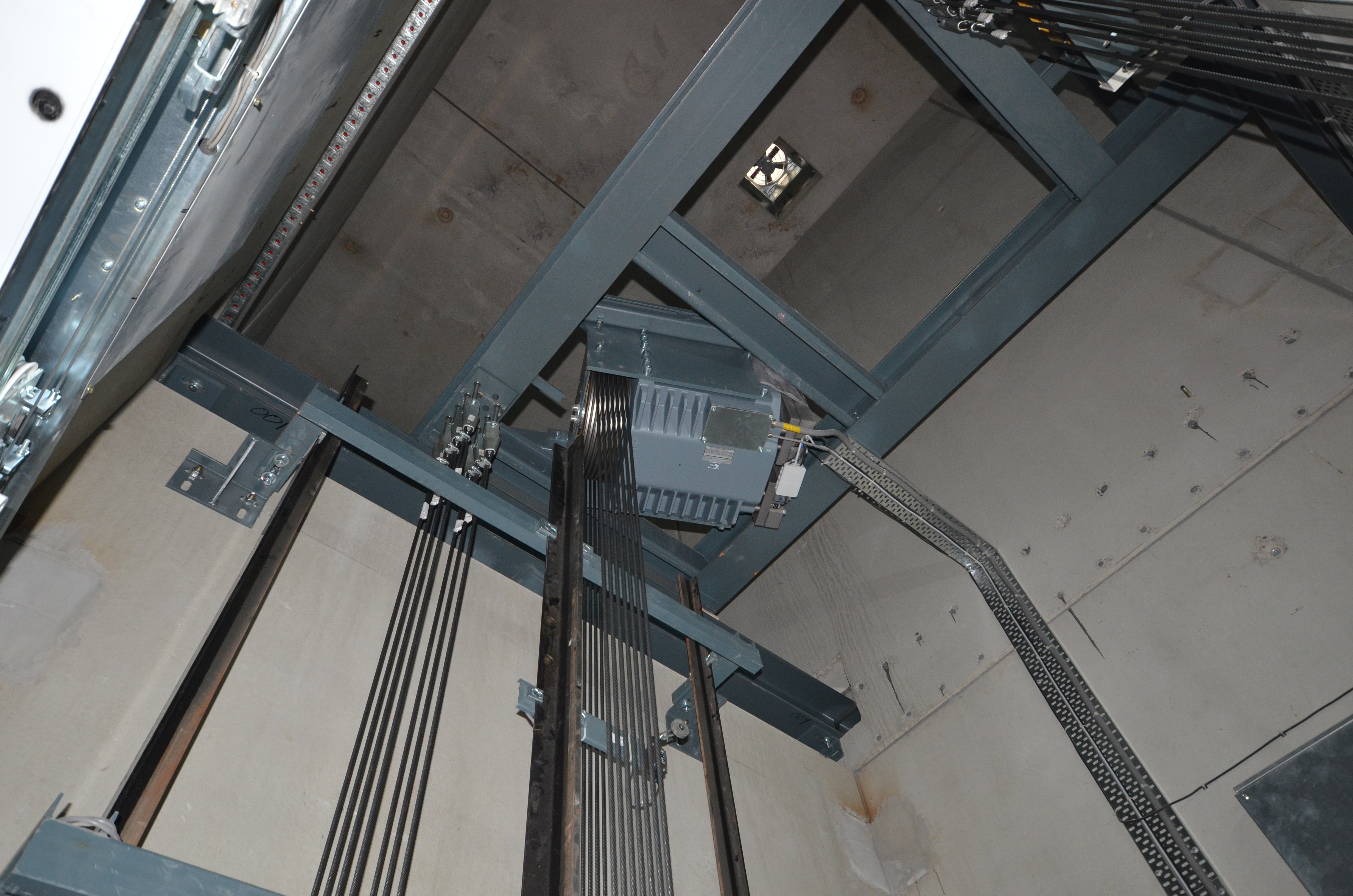 https://archive.abp.unimelb.edu.au/objects/images/Construction/Images/Services/Lift installation/Main lift bank/DSC_8253.JPG https://archive.abp.unimelb.edu.au/objects/images/Construction/Images/Services/Lift installation/Main lift bank/DSC_8253.JPG