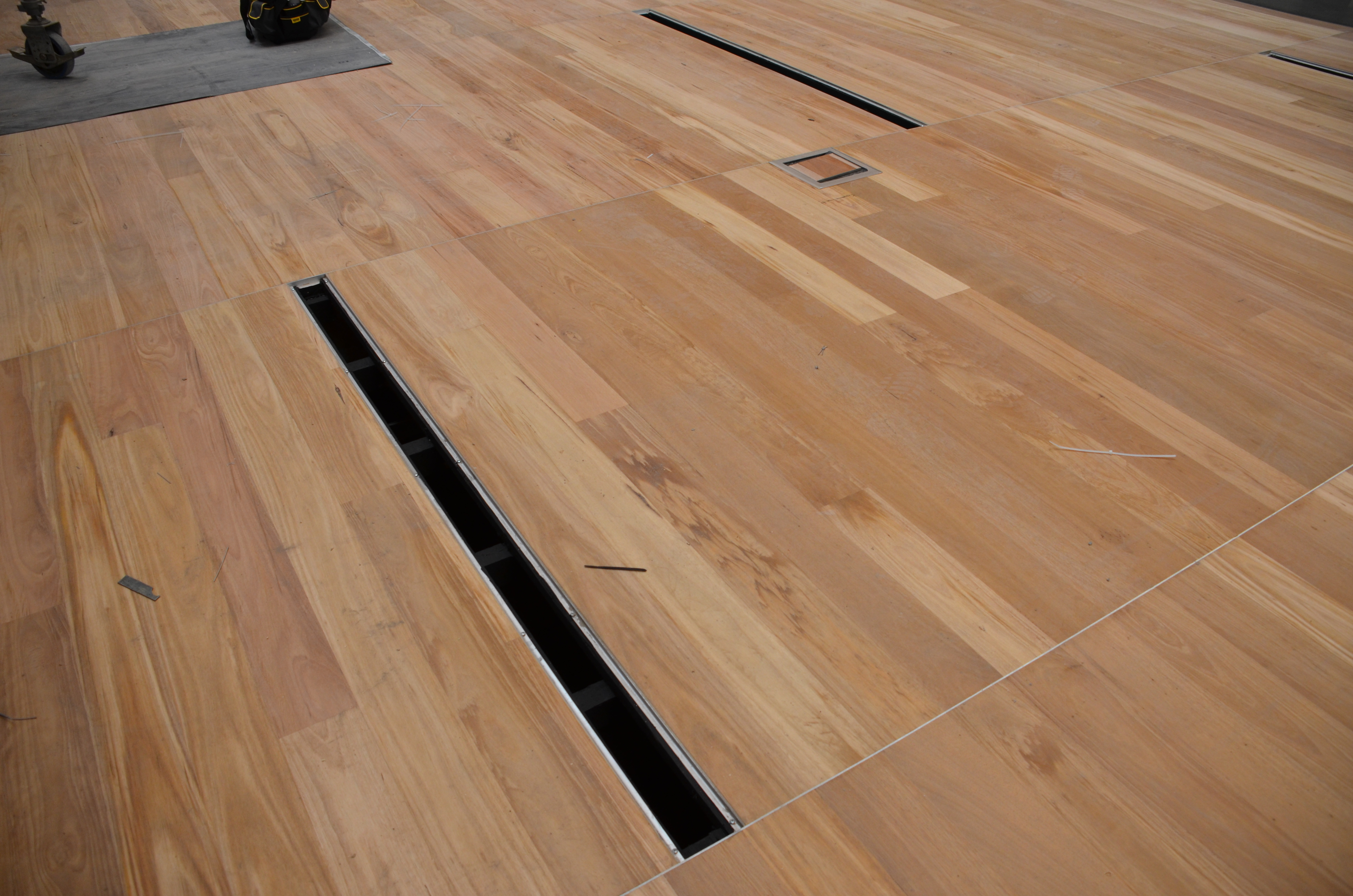 https://archive.abp.unimelb.edu.au/objects/images/Construction/Images/Floors and finishes/Atrium timber/DSC_9797.JPG https://archive.abp.unimelb.edu.au/objects/images/Construction/Images/Floors and finishes/Atrium timber/DSC_9797.JPG