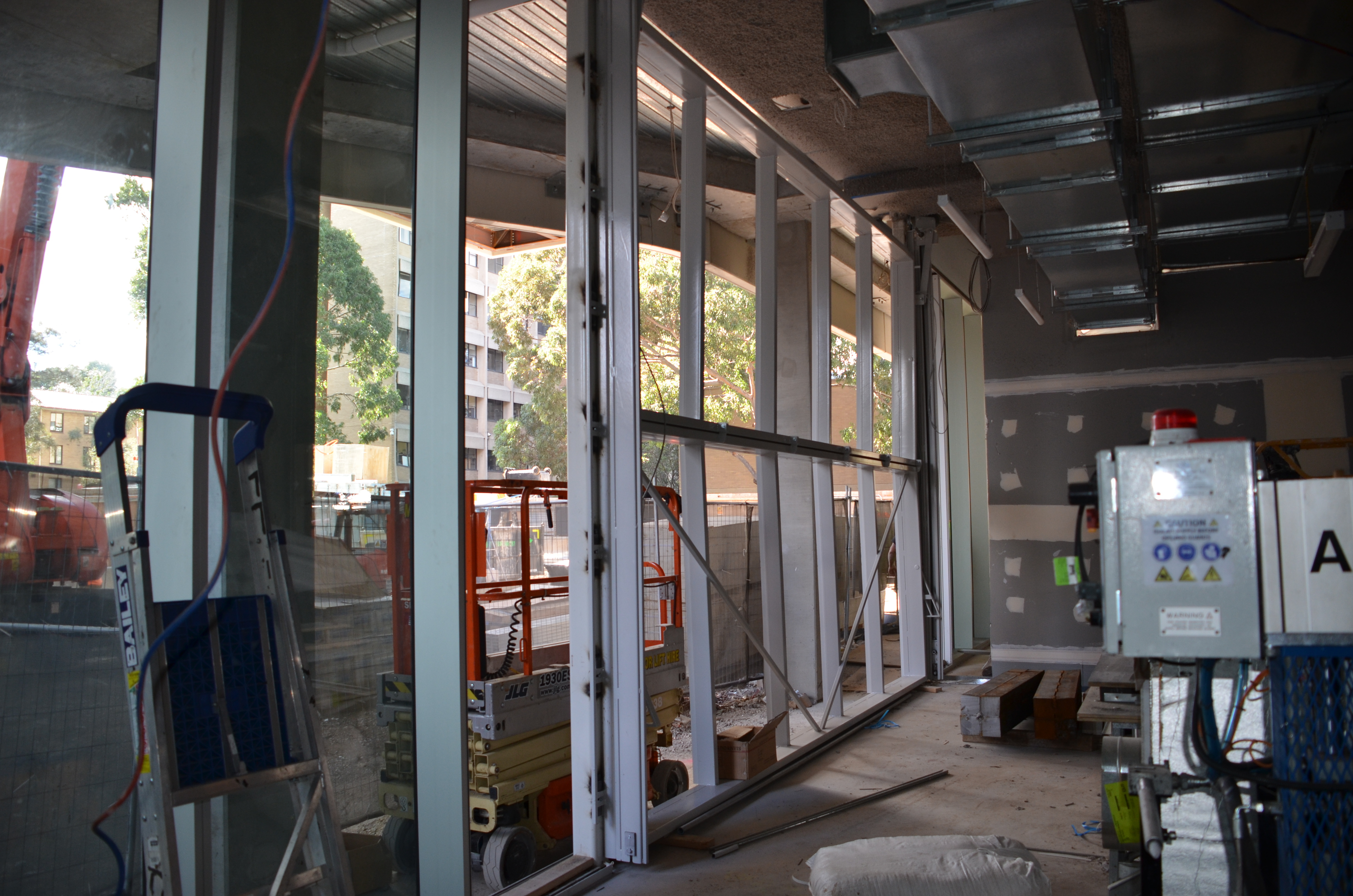 https://archive.abp.unimelb.edu.au/objects/images/Construction/Images/Doors and door frames/Workshop folding doors/DSC_7405.JPG