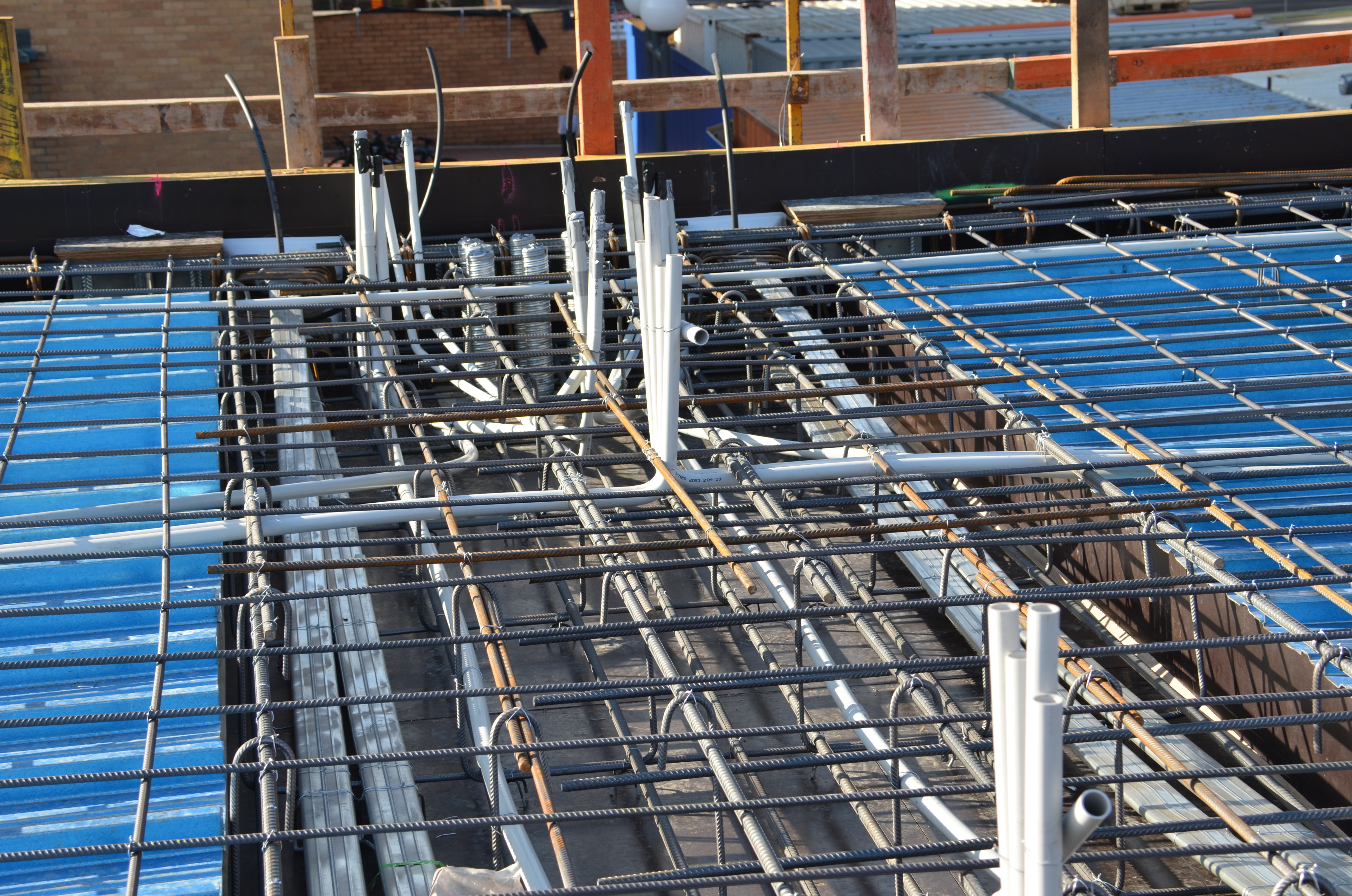 https://archive.abp.unimelb.edu.au/objects/images/Construction/Images/Concrete suspended slabs and beams/Post-tensioned beams & slabs/DSC_1695.JPG