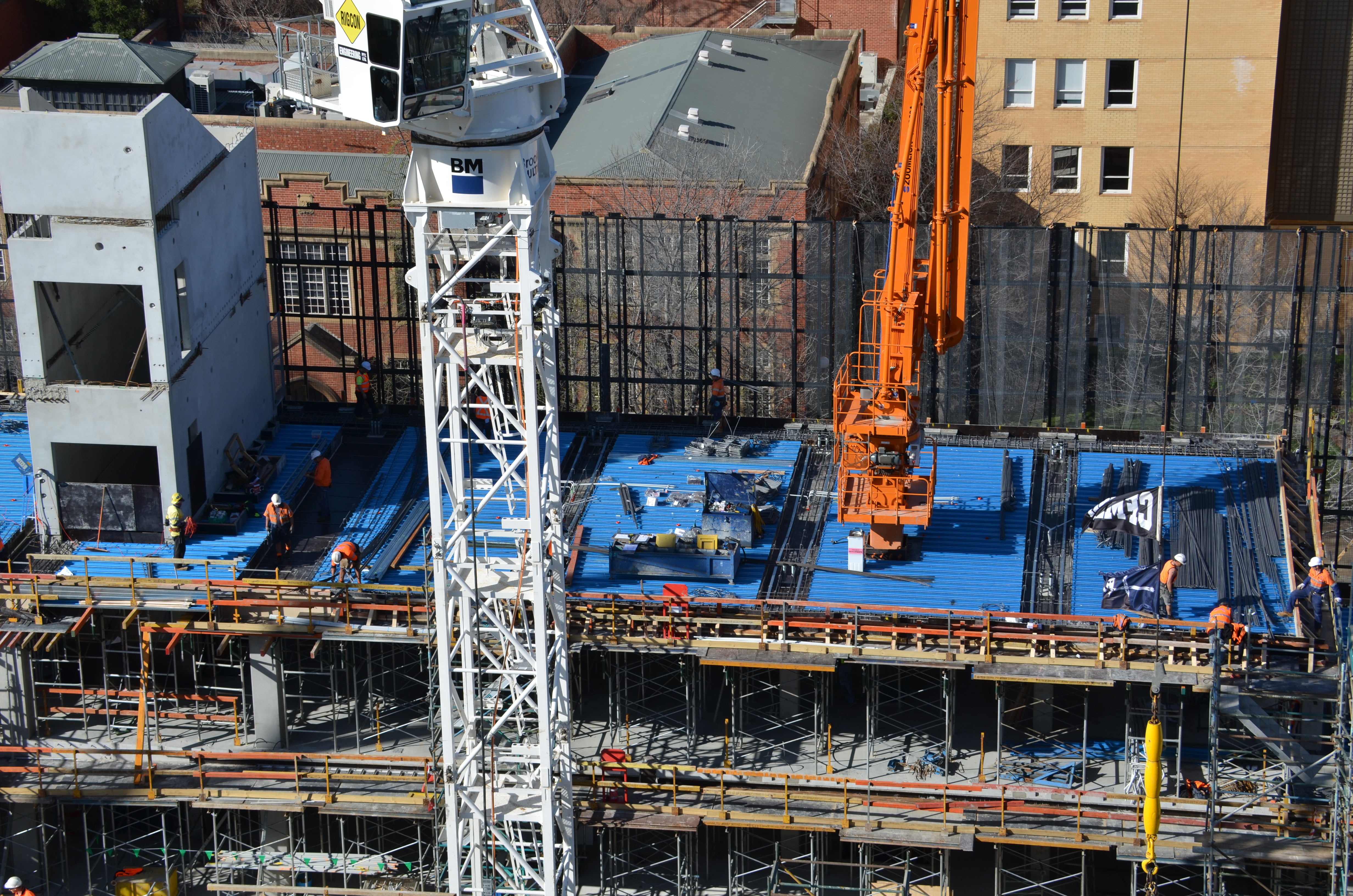 https://archive.abp.unimelb.edu.au/objects/images/Construction/Images/Concrete suspended slabs and beams/Levels 1-5 & formwork/DSC_2337.JPG
