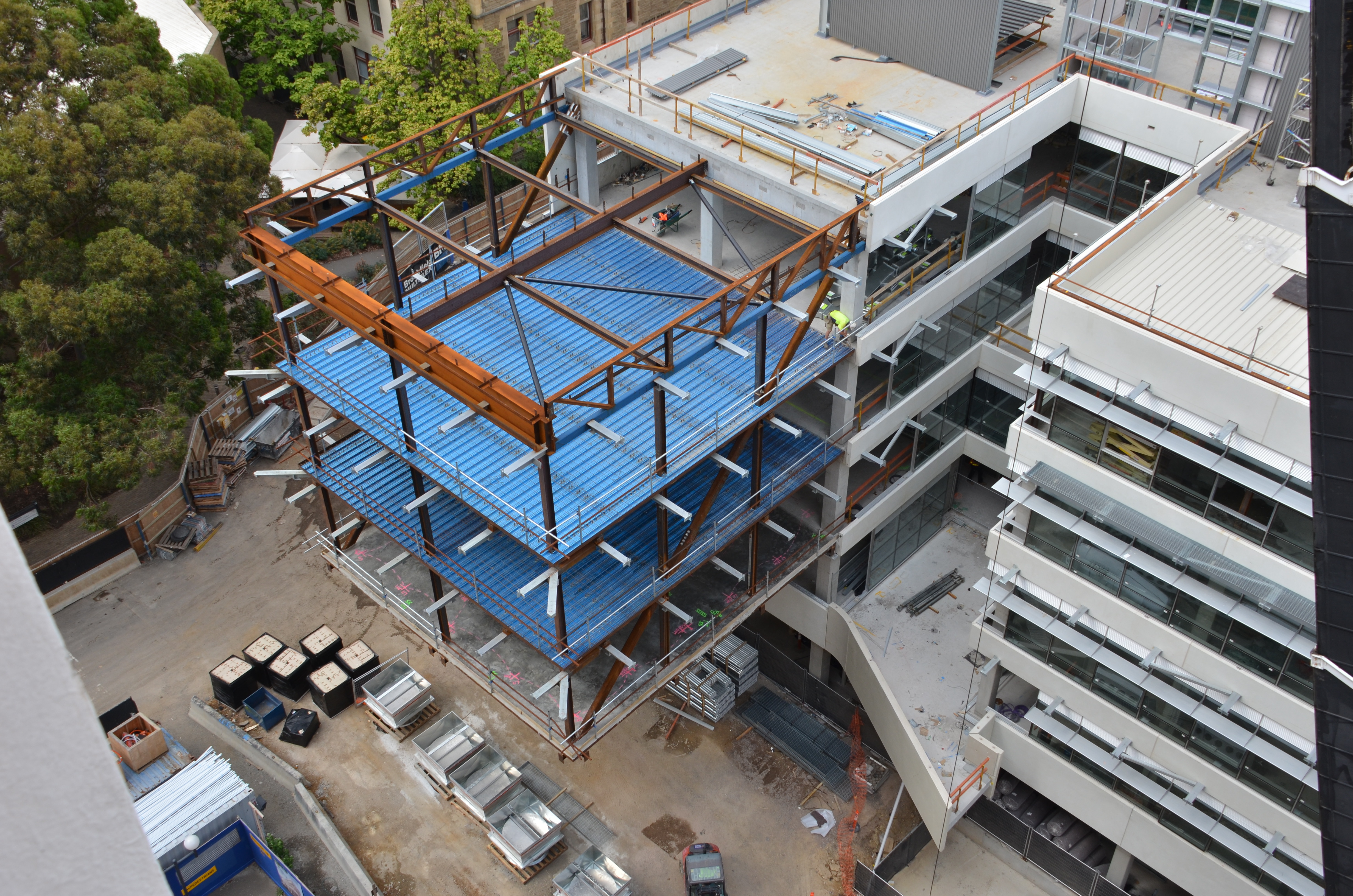 https://archive.abp.unimelb.edu.au/objects/images/Construction/Images/Structural steel/Cantilever/Erection/DSC_5357.JPG