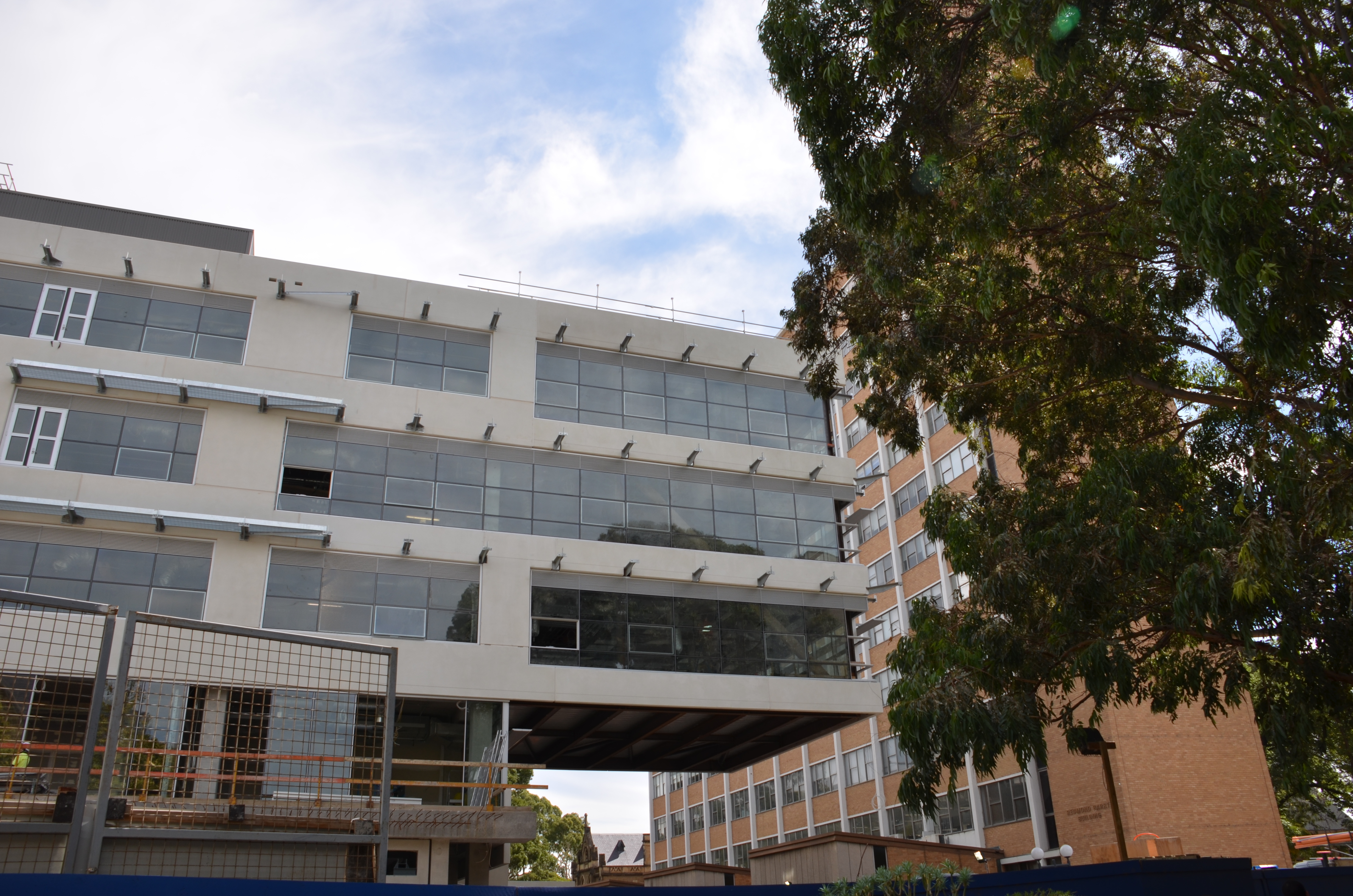 https://archive.abp.unimelb.edu.au/objects/images/Construction/Images/Structural steel/Cantilever/Erection/DSC_6652.JPG https://archive.abp.unimelb.edu.au/objects/images/Construction/Images/Structural steel/Cantilever/Erection/DSC_6652.JPG