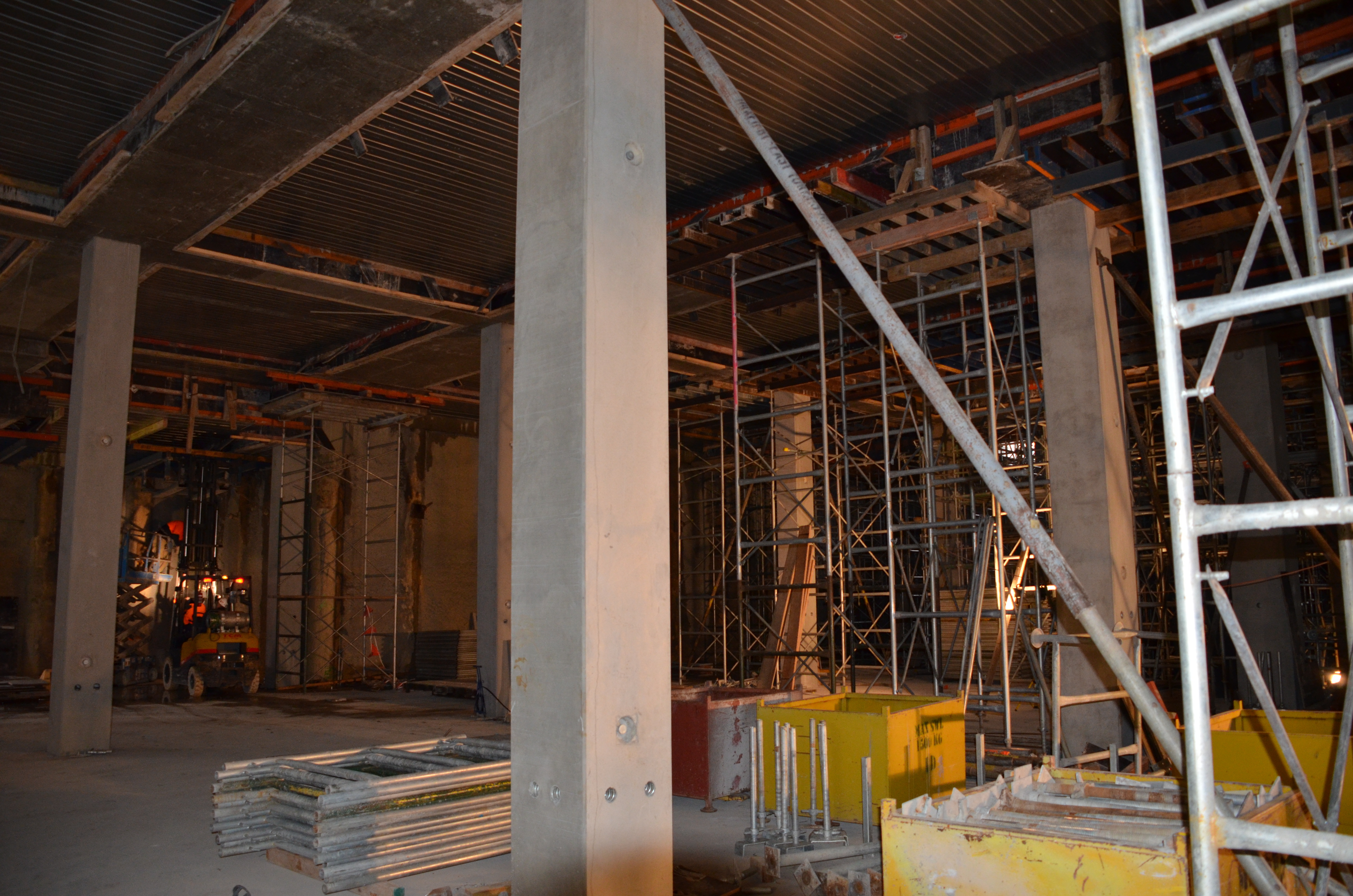 https://archive.abp.unimelb.edu.au/objects/images/Construction/Images/Concrete suspended slabs and beams/Formwork stripping/DSC_2242.JPG https://archive.abp.unimelb.edu.au/objects/images/Construction/Images/Concrete suspended slabs and beams/Formwork stripping/DSC_2242.JPG