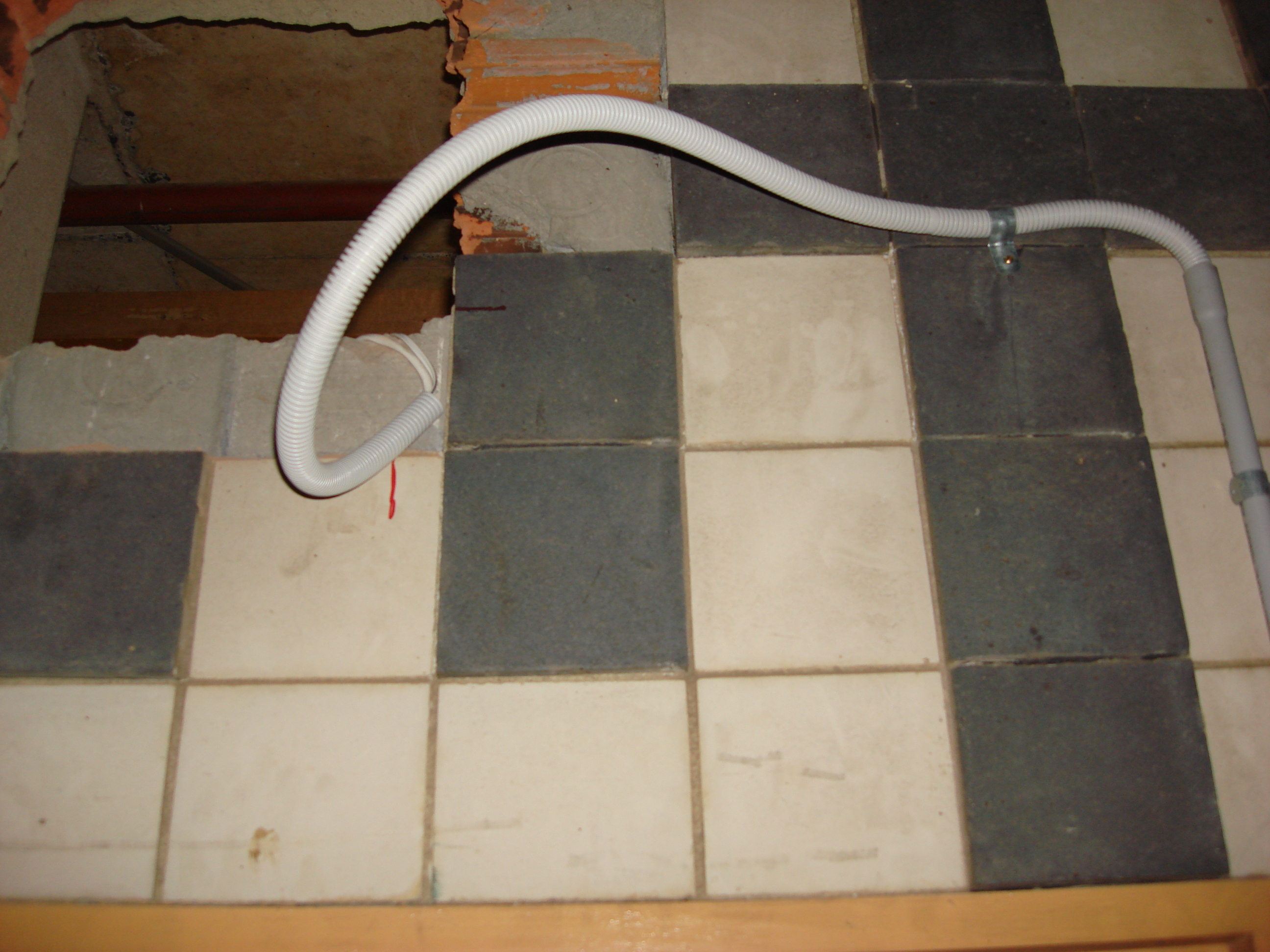 https://archive.abp.unimelb.edu.au/objects/images/Old ABP building and pre-existing conditions/Japanese room tile mural-PAshford/DSC07737.JPG