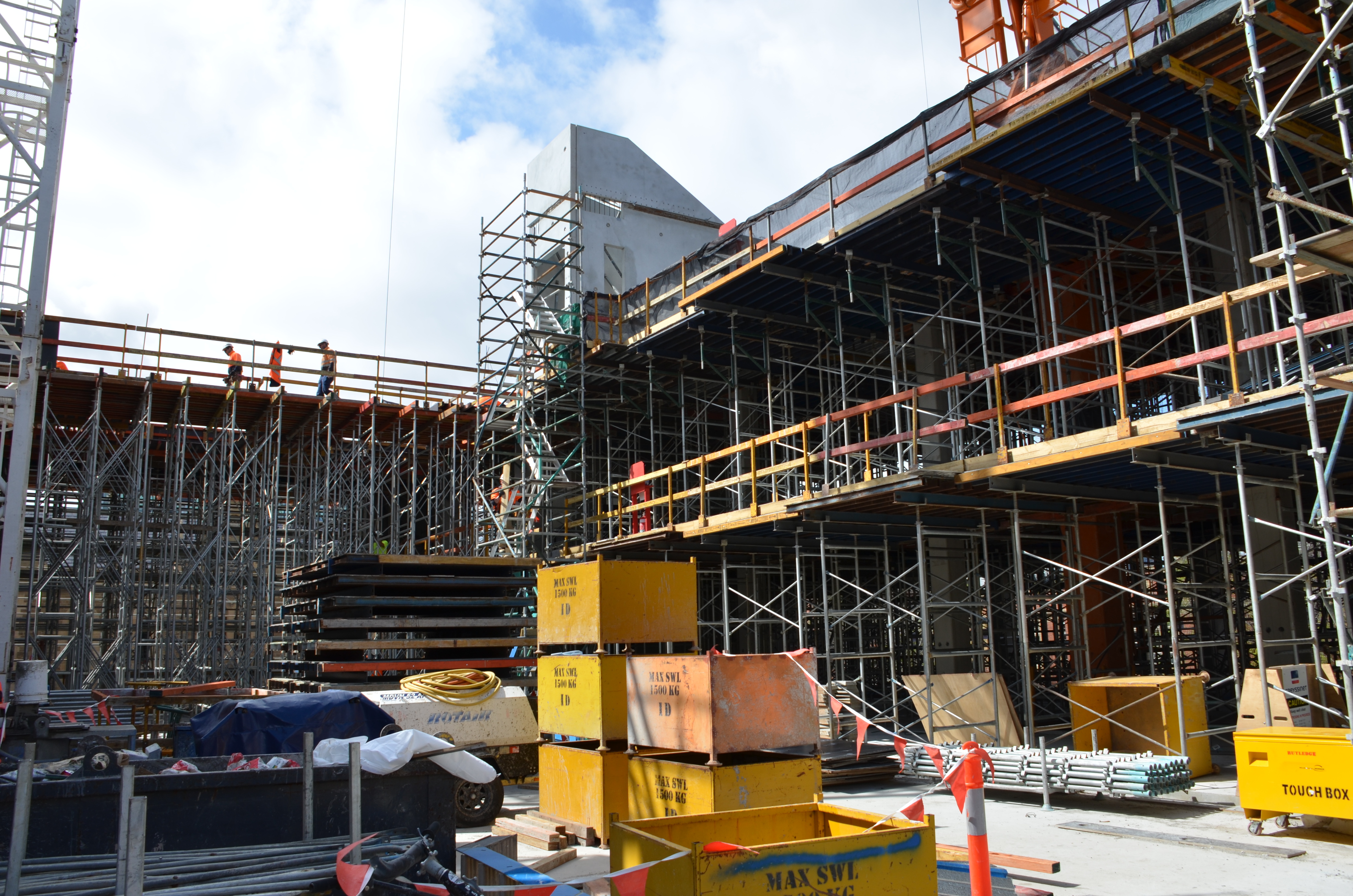 https://archive.abp.unimelb.edu.au/objects/images/Construction/Images/Concrete suspended slabs and beams/Levels 1-5 & formwork/DSC_2459.JPG