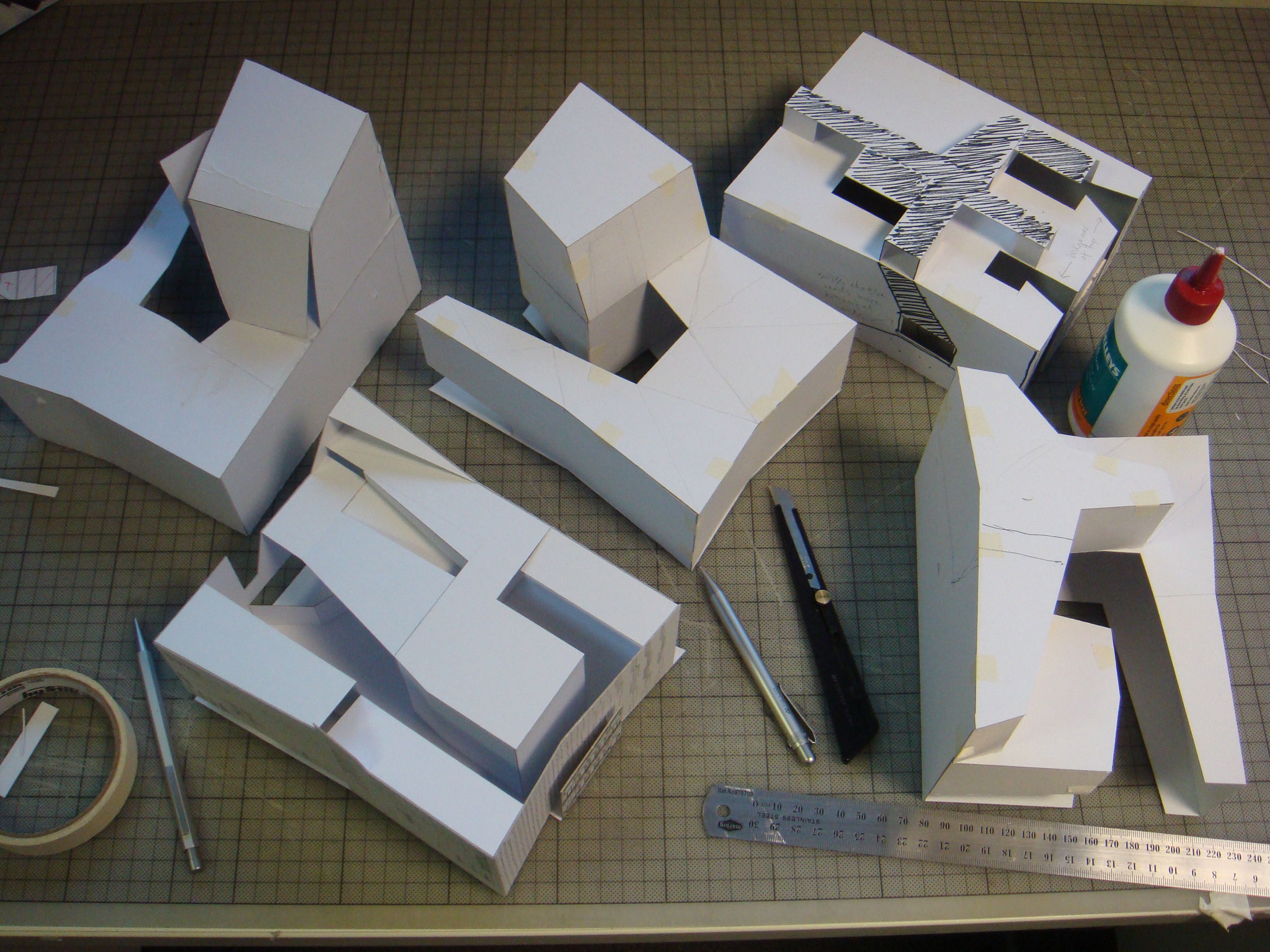 https://archive.abp.unimelb.edu.au/objects/images/Design/Schematic design/Card models/model 001.jpg