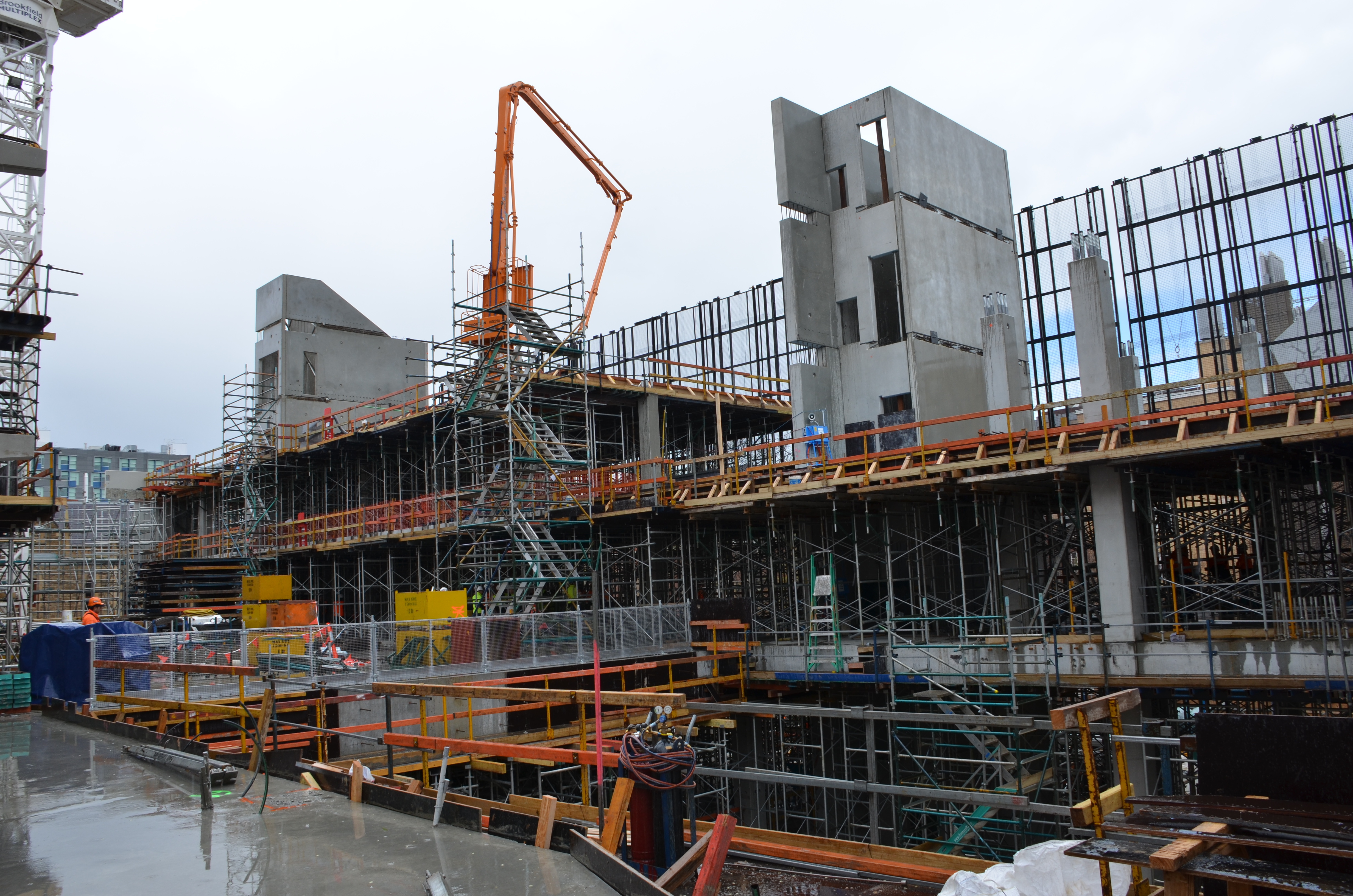 https://archive.abp.unimelb.edu.au/objects/images/Construction/Images/Concrete suspended slabs and beams/Levels 1-5 & formwork/DSC_2373.JPG