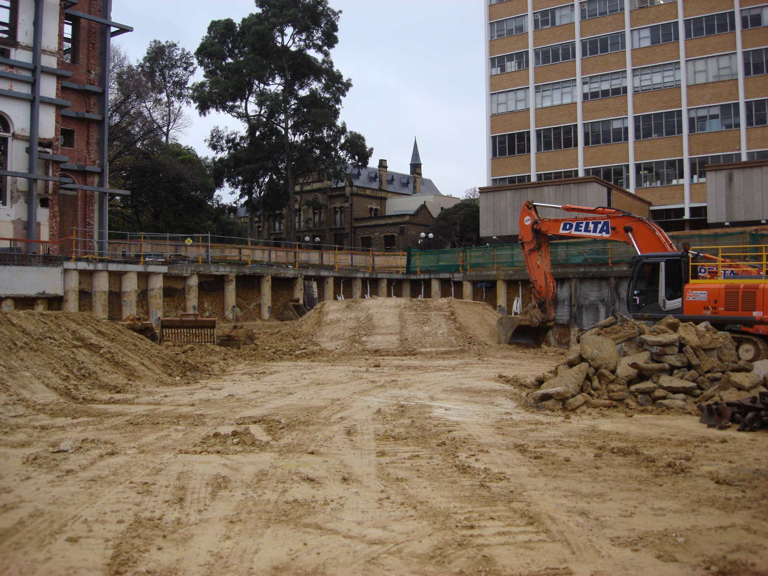 https://archive.abp.unimelb.edu.au/objects/images/Construction/Images/Basement/Bulk excavation/DSC_0175C.JPG