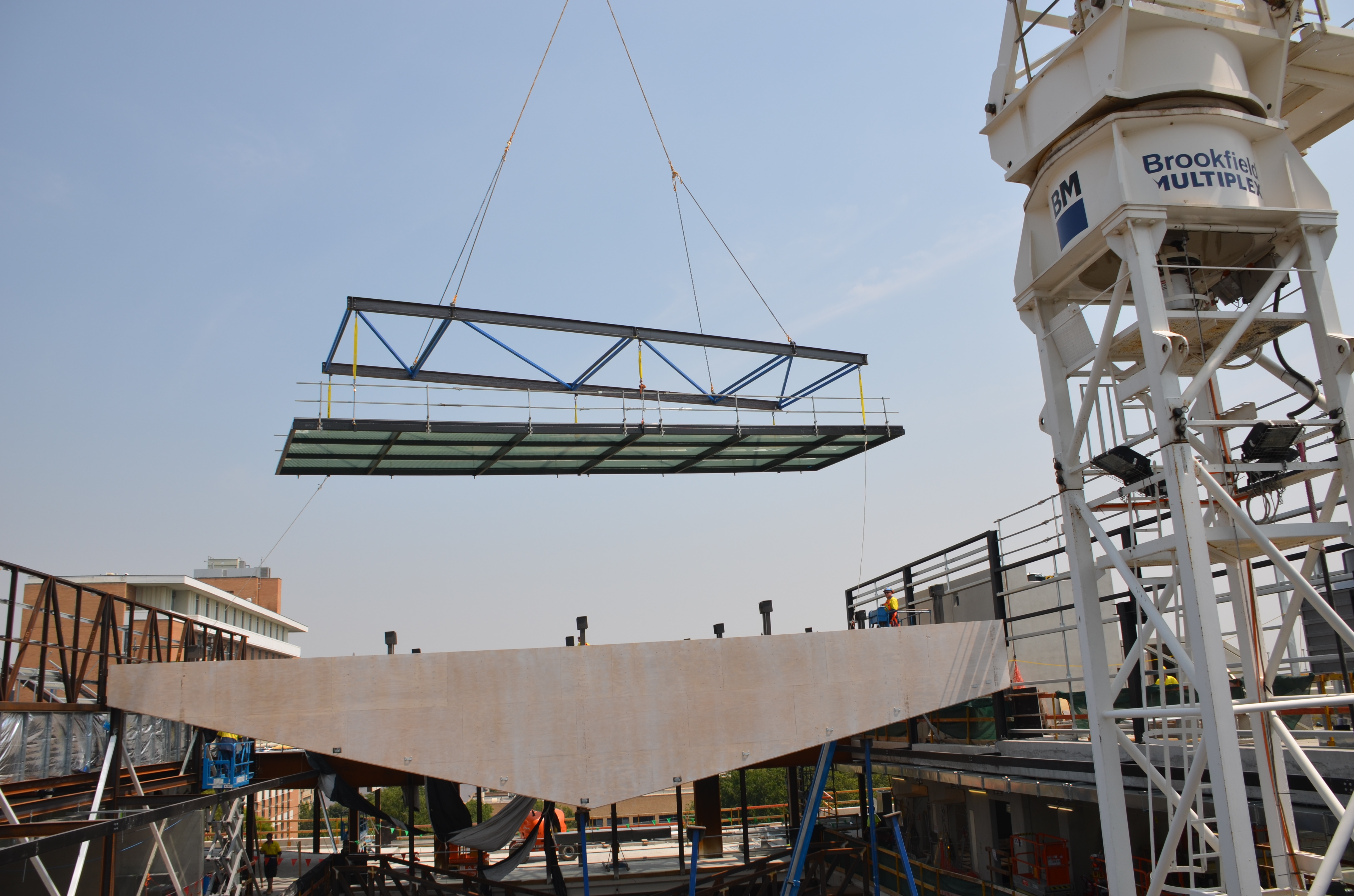 https://archive.abp.unimelb.edu.au/objects/images/Construction/Images/Roof/Glazed atrium roof/Delivery & Installation/DSC_5178.JPG