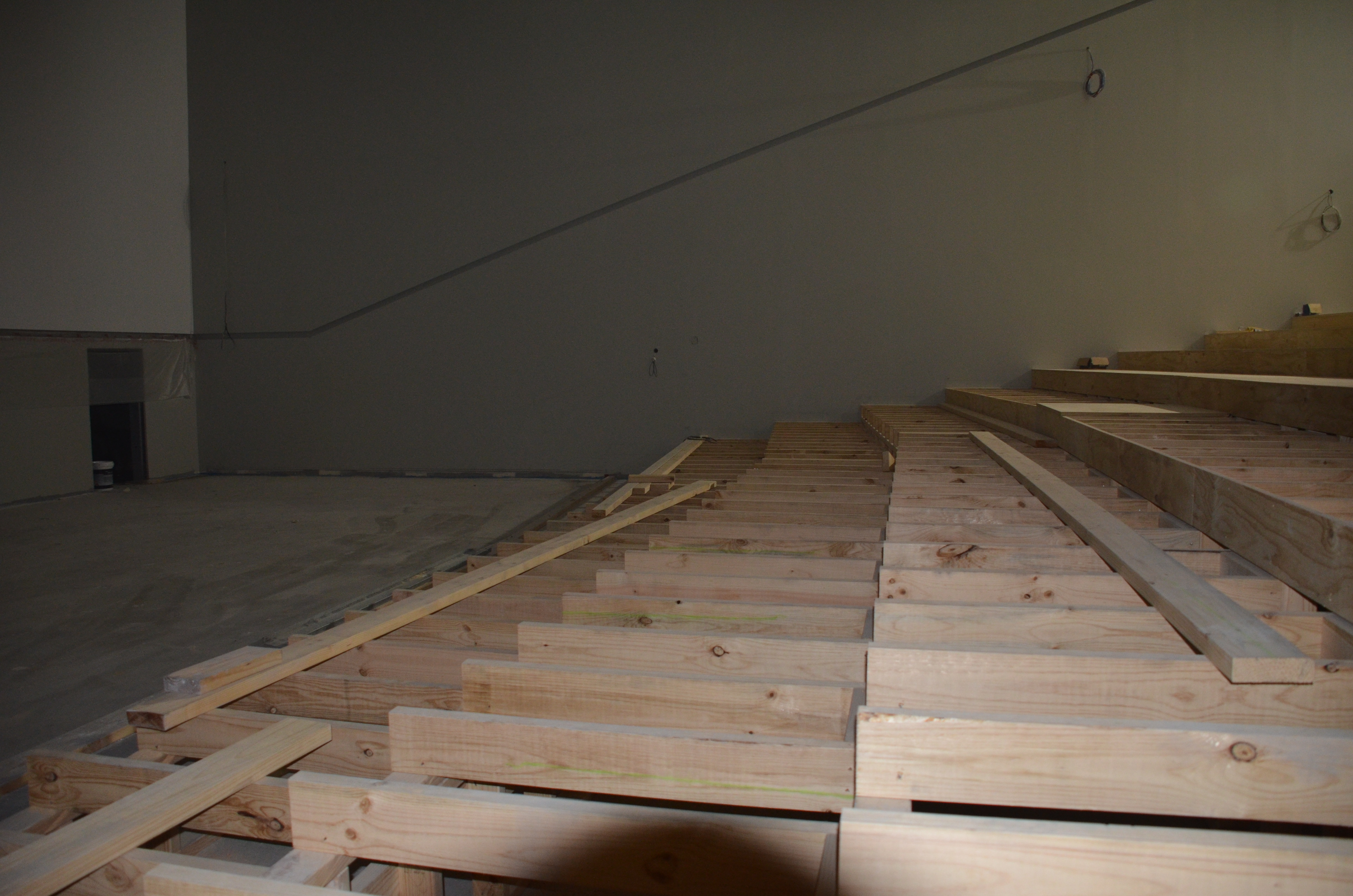 https://archive.abp.unimelb.edu.au/objects/images/Construction/Images/Floors and finishes/Floor framing to lecture theatres/Large theatre tier/DSC_6783.JPG