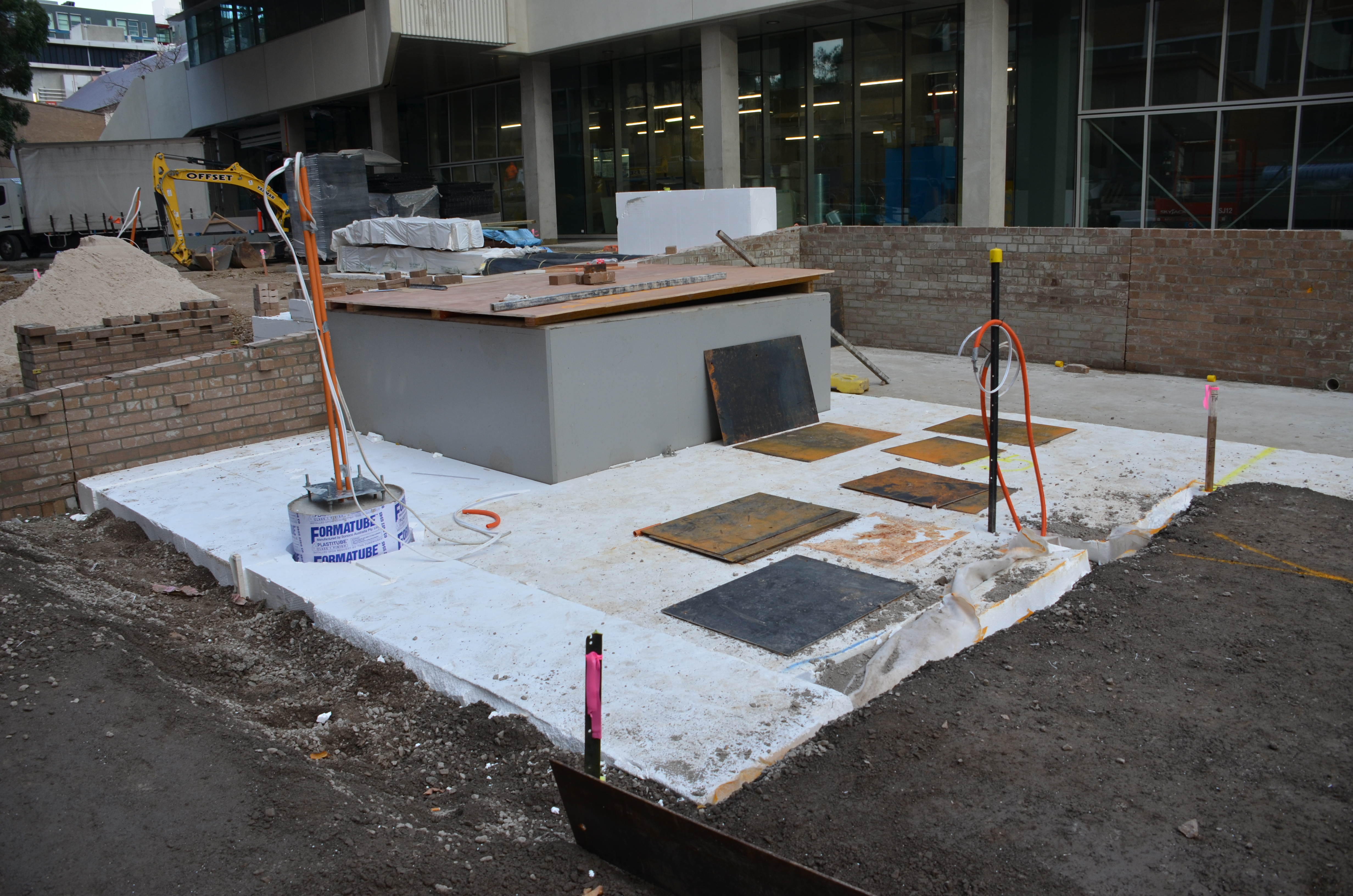 https://archive.abp.unimelb.edu.au/objects/images/Construction/Images/External Works/Groundworks/DSC_9087.JPG
