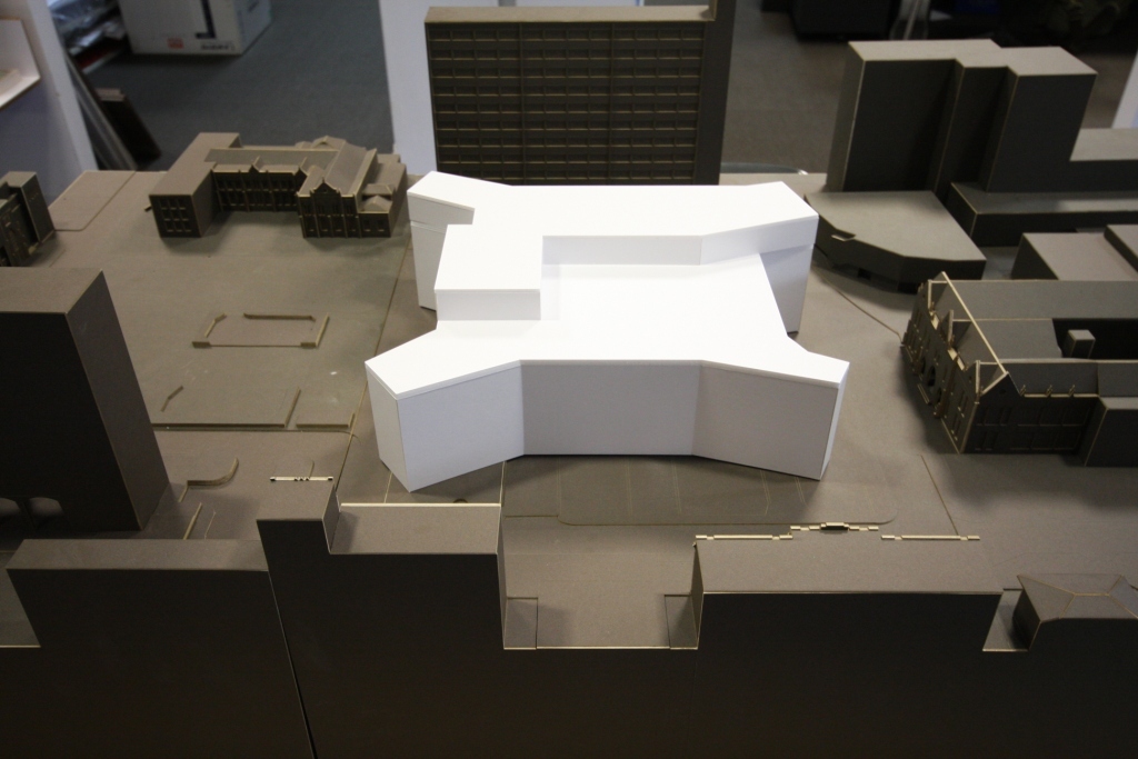 https://archive.abp.unimelb.edu.au/objects/images/Design/Schematic design/Card models/Massing model/model 003.jpg