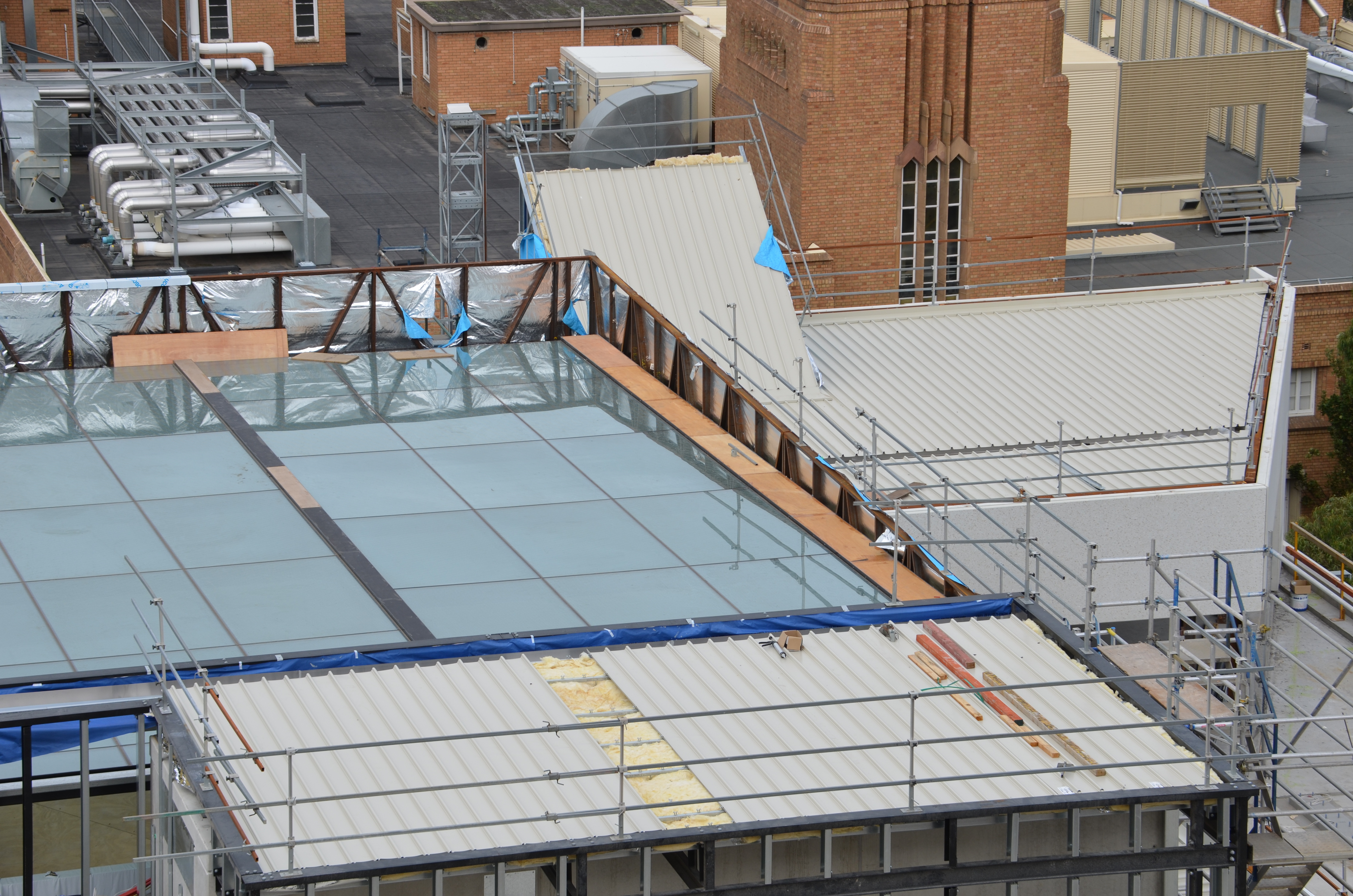 https://archive.abp.unimelb.edu.au/objects/images/Construction/Images/Roof/Glazed atrium roof/Delivery & Installation/DSC_6380.JPG https://archive.abp.unimelb.edu.au/objects/images/Construction/Images/Roof/Glazed atrium roof/Delivery & Installation/DSC_6380.JPG