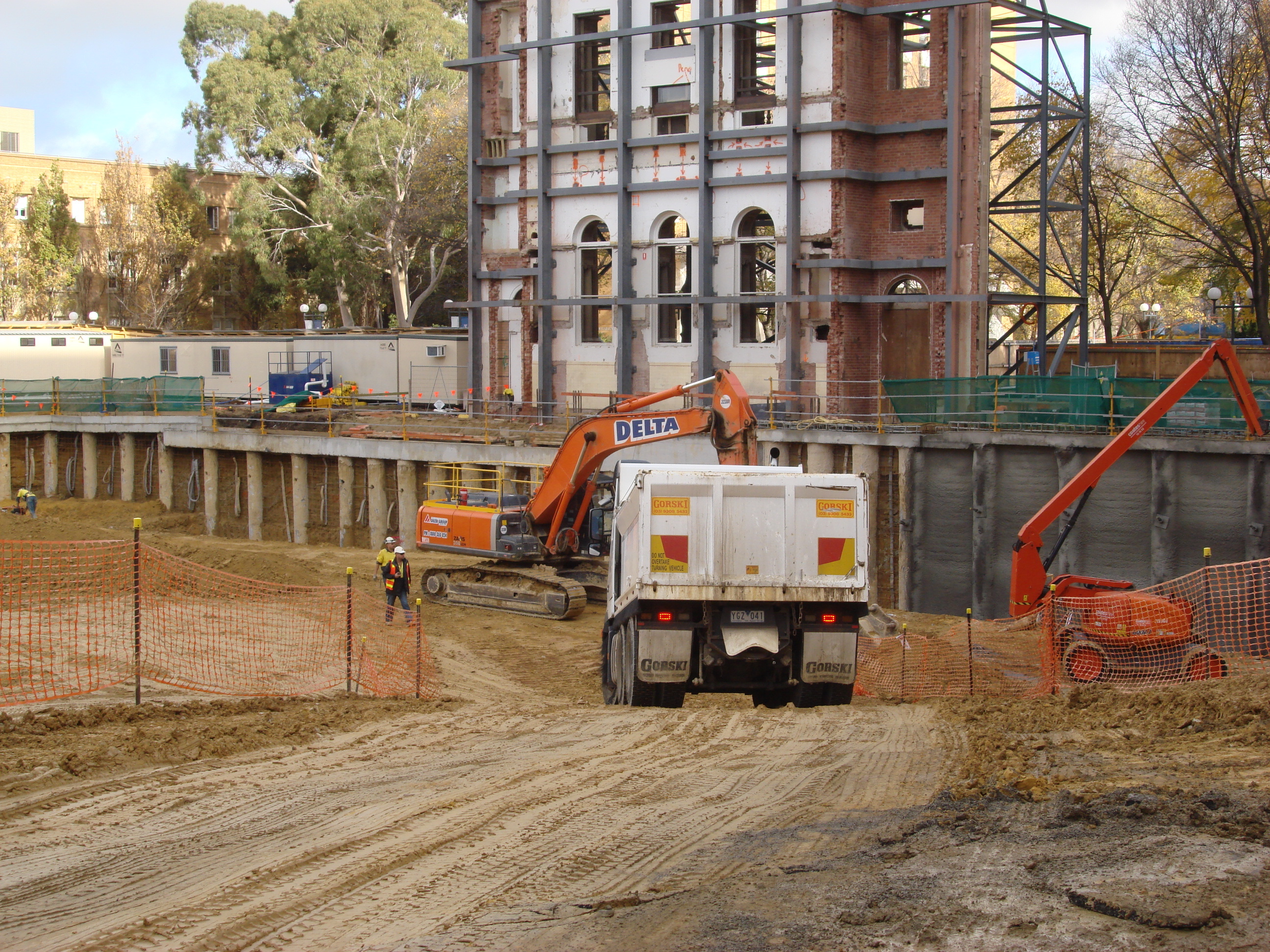 https://archive.abp.unimelb.edu.au/objects/images/Construction/Images/Basement/Bulk excavation/DSC_0179S.JPG