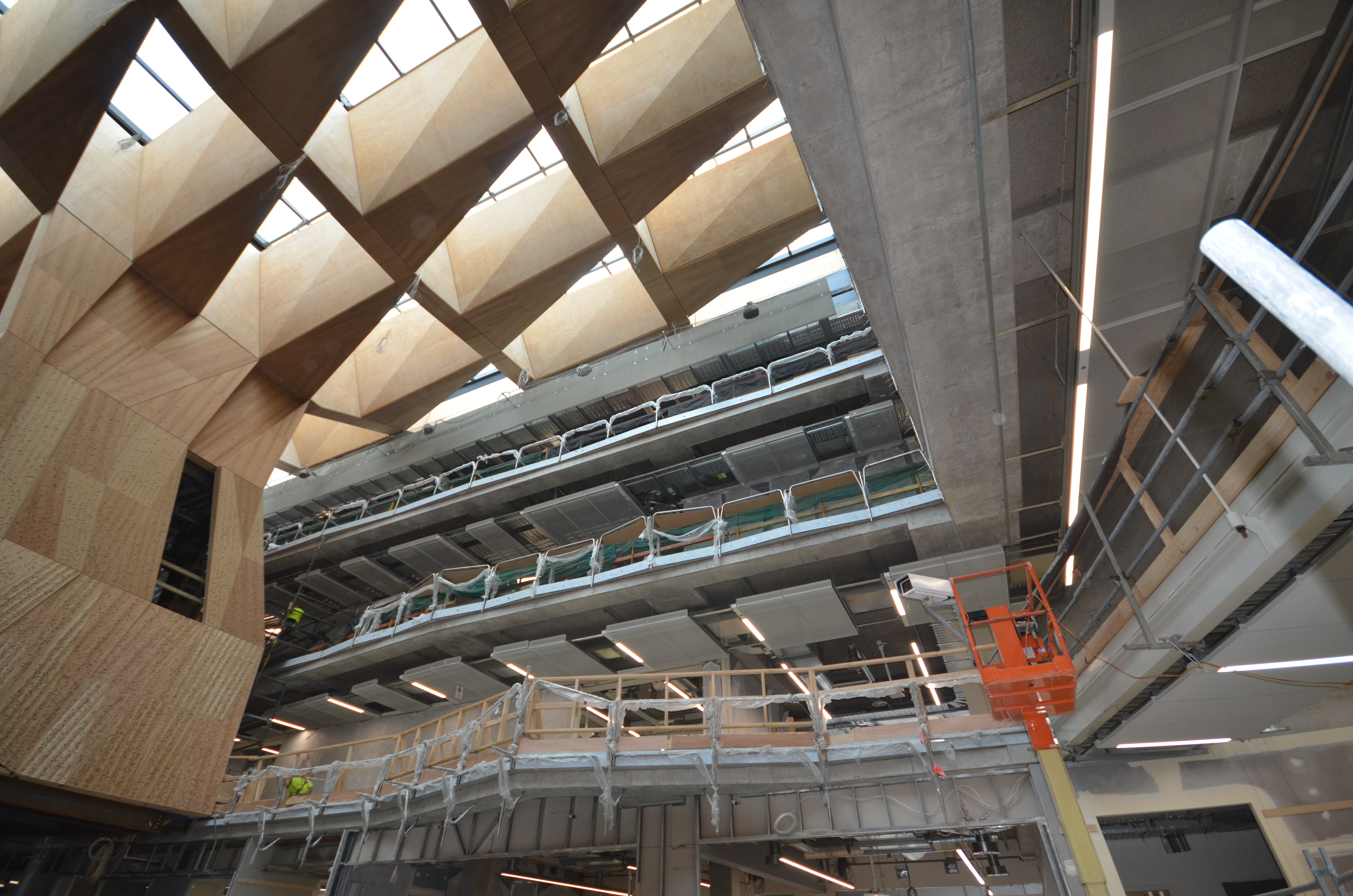 https://archive.abp.unimelb.edu.au/objects/images/Construction/Images/Atrium stainless steel wire mesh & frames/DSC_8407.JPG