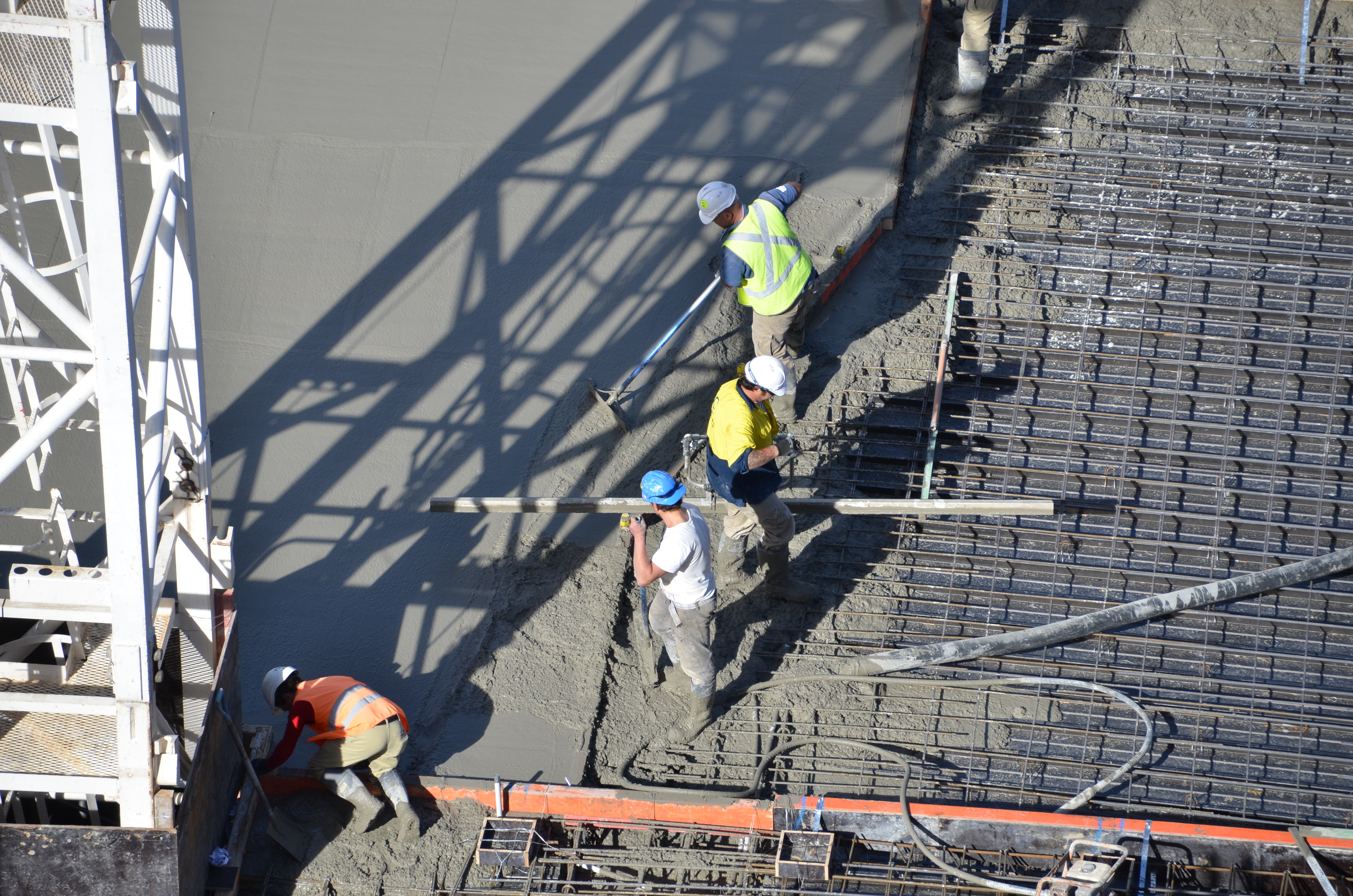 https://archive.abp.unimelb.edu.au/objects/images/Construction/Images/Concrete suspended slabs and beams/Ground level & formwork/DSC_1311.JPG