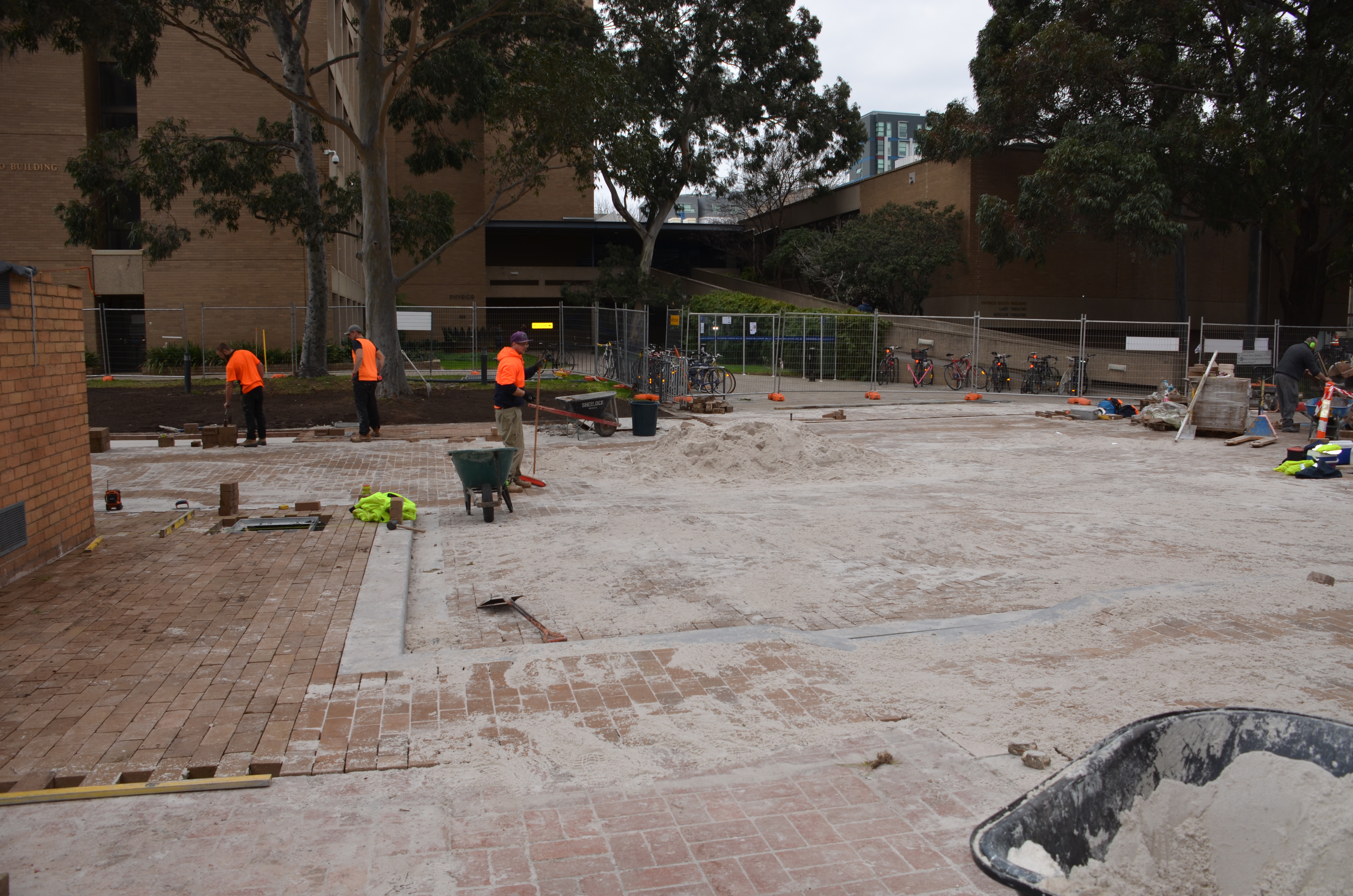 https://archive.abp.unimelb.edu.au/objects/images/Construction/Images/External Works/Brick paving & brick walls/DSD_0042.JPG https://archive.abp.unimelb.edu.au/objects/images/Construction/Images/External Works/Brick paving & brick walls/DSD_0042.JPG