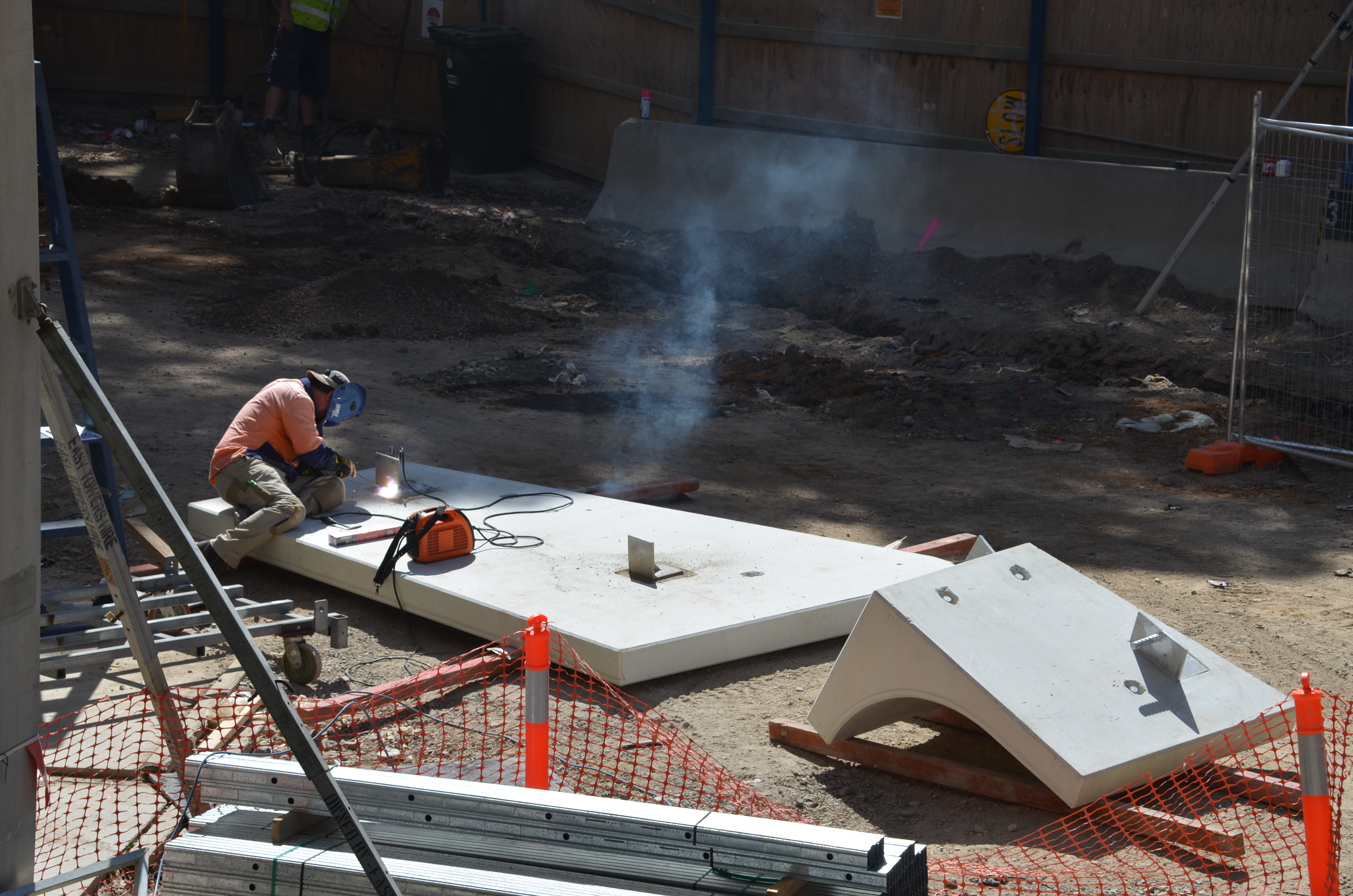https://archive.abp.unimelb.edu.au/objects/images/Construction/Images/Facades/Precast concrete/Levels 1-5/DSC_6302.JPG https://archive.abp.unimelb.edu.au/objects/images/Construction/Images/Facades/Precast concrete/Levels 1-5/DSC_6302.JPG