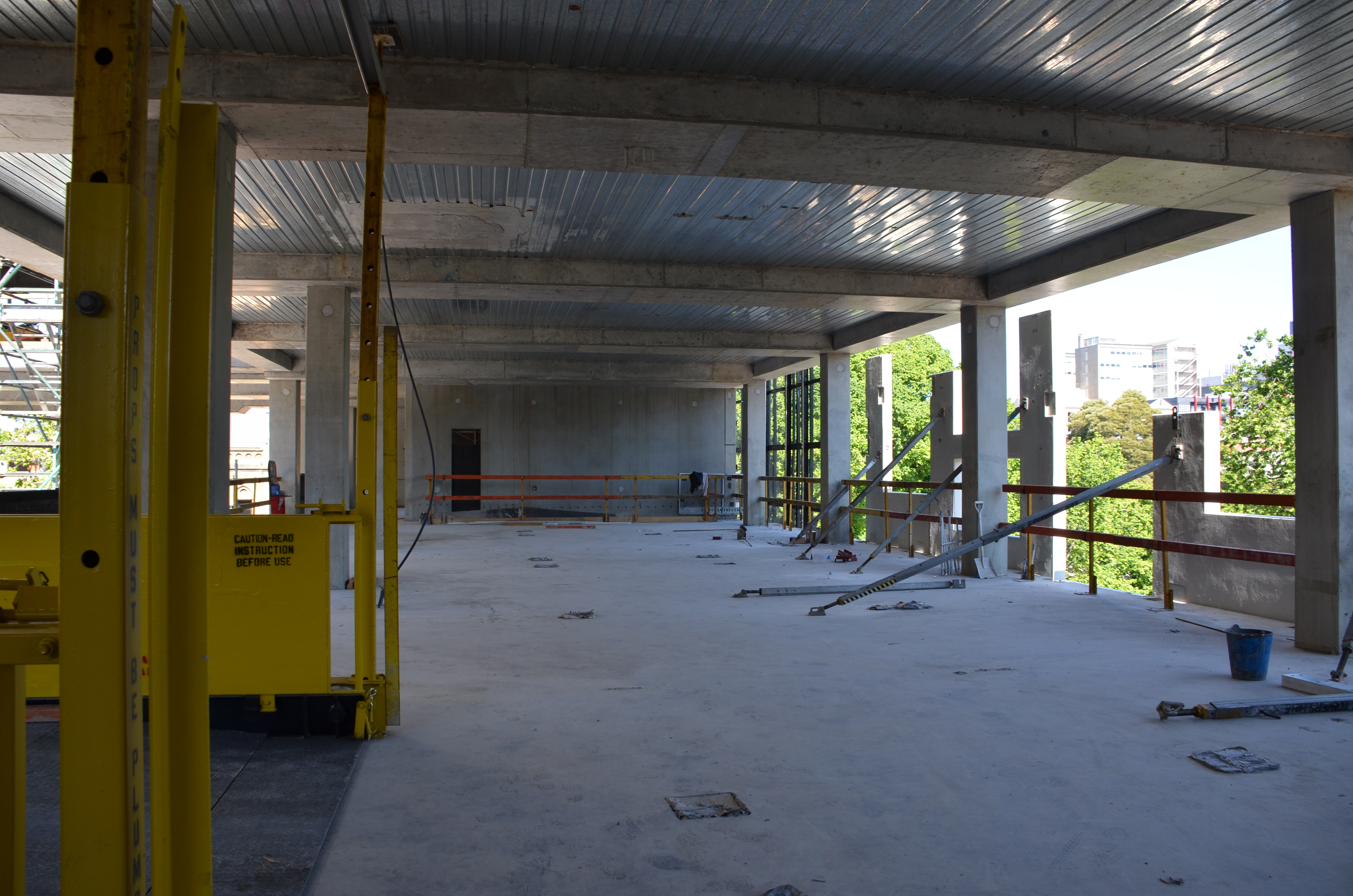 https://archive.abp.unimelb.edu.au/objects/images/Construction/Images/Plant and Equipment/Cantilever loading bays/DSC_3564.JPG
