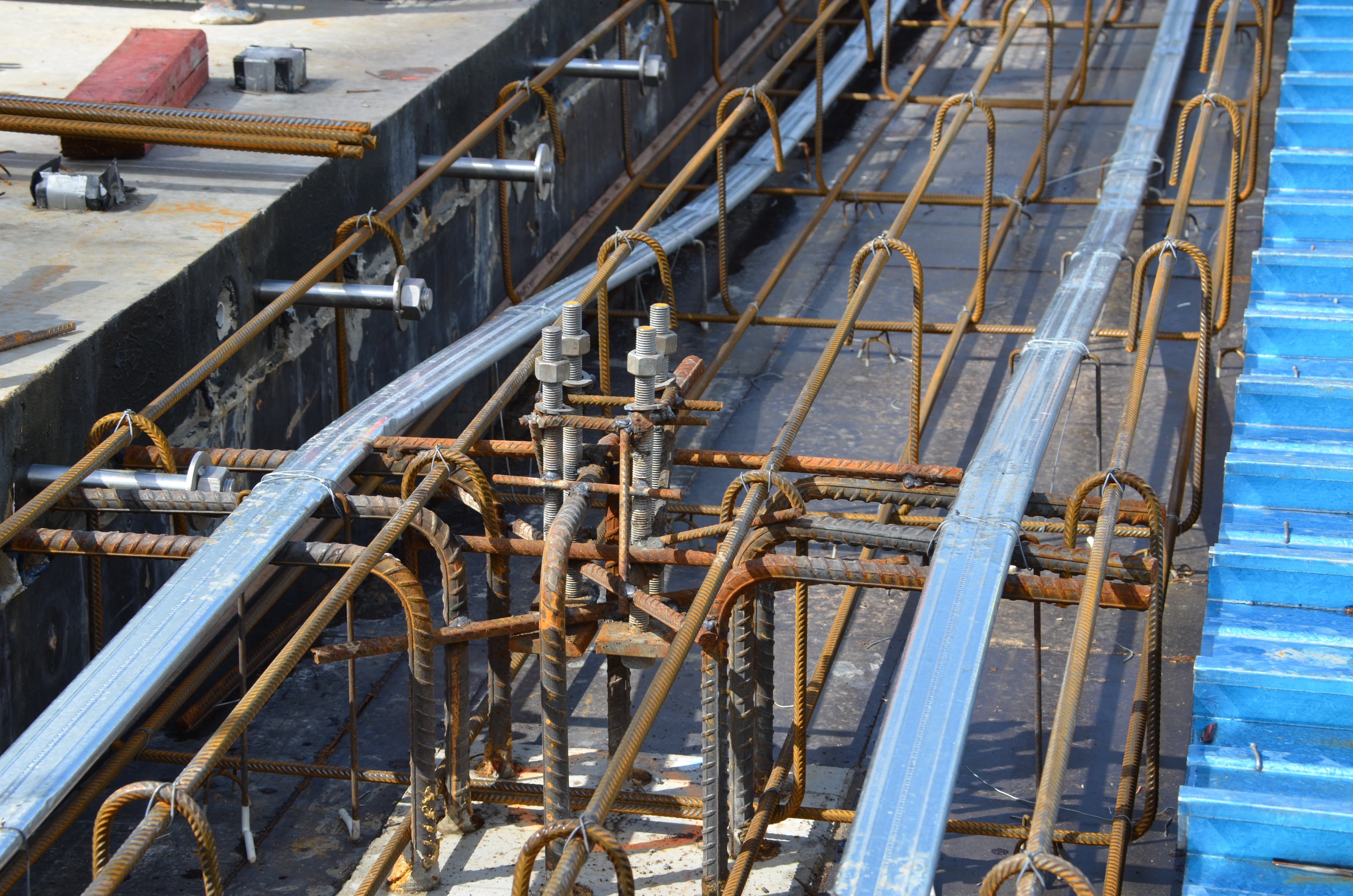 https://archive.abp.unimelb.edu.au/objects/images/Construction/Images/Concrete suspended slabs and beams/Post-tensioned beams & slabs/DSC_3020.JPG