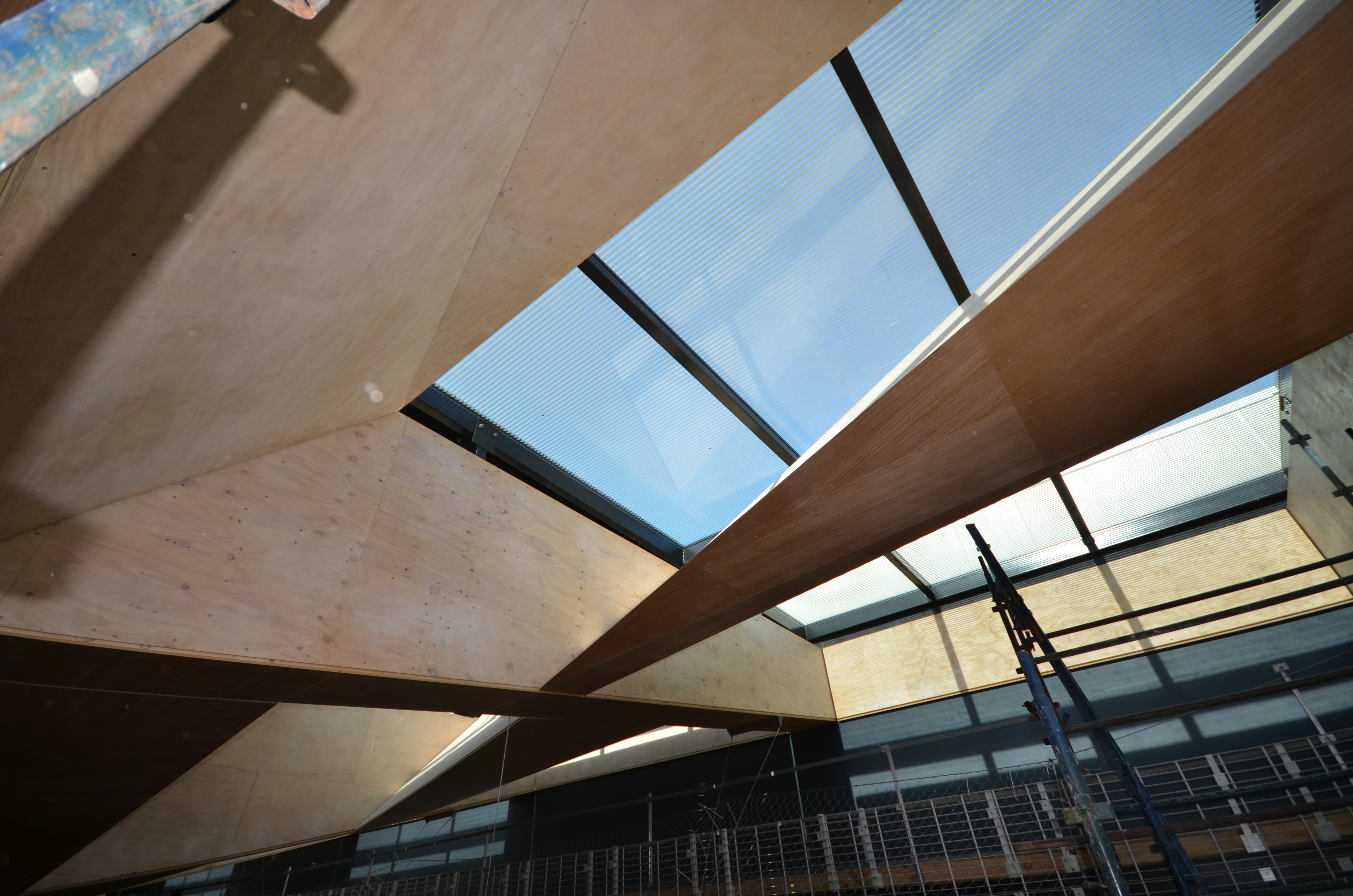 https://archive.abp.unimelb.edu.au/objects/images/Construction/Images/LVL roof beams & coffers/Installation/DSC_7804.JPG