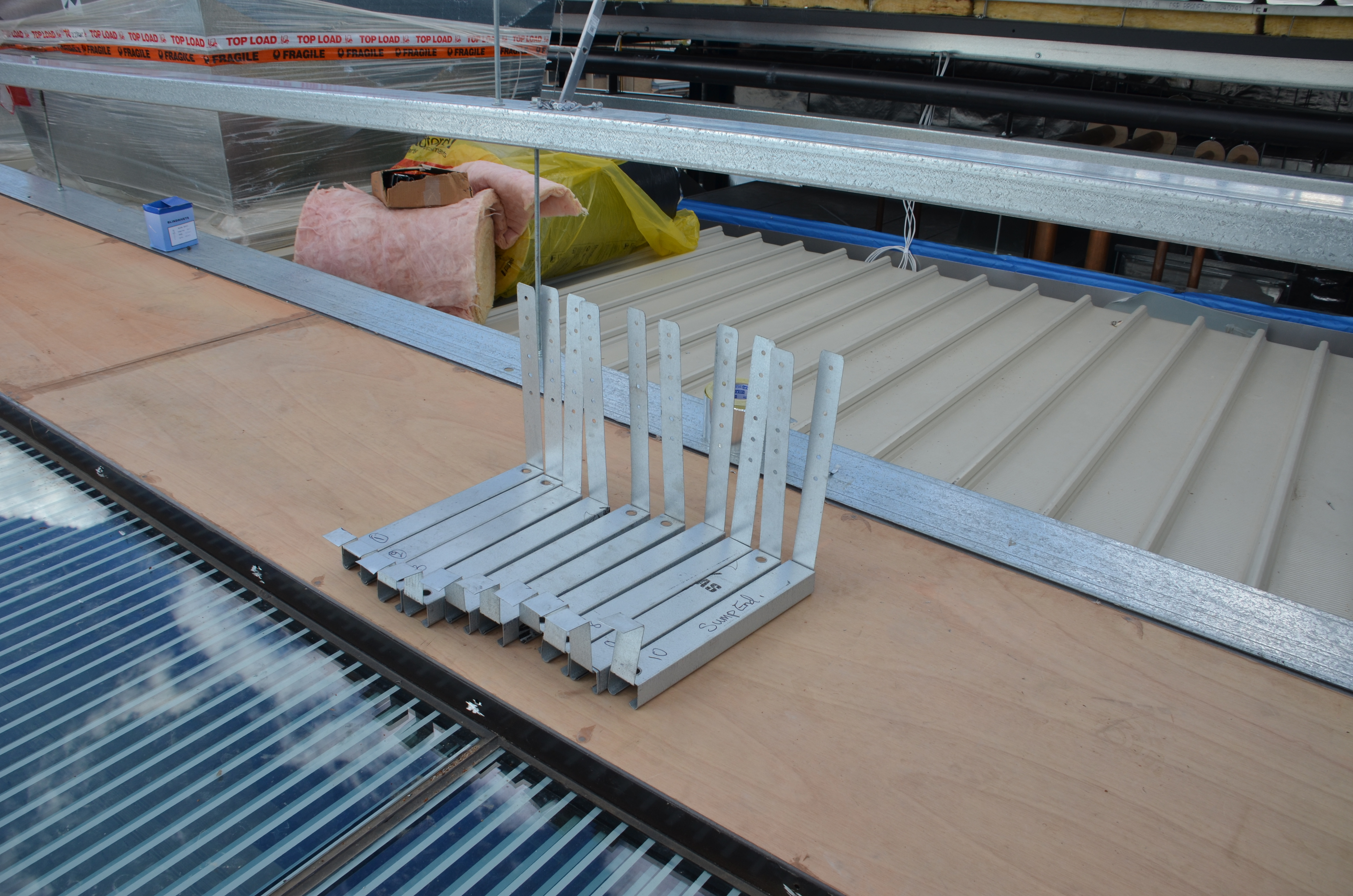 https://archive.abp.unimelb.edu.au/objects/images/Construction/Images/Roof/Roof sheeting, flashings and gutters/DSC_6410.JPG