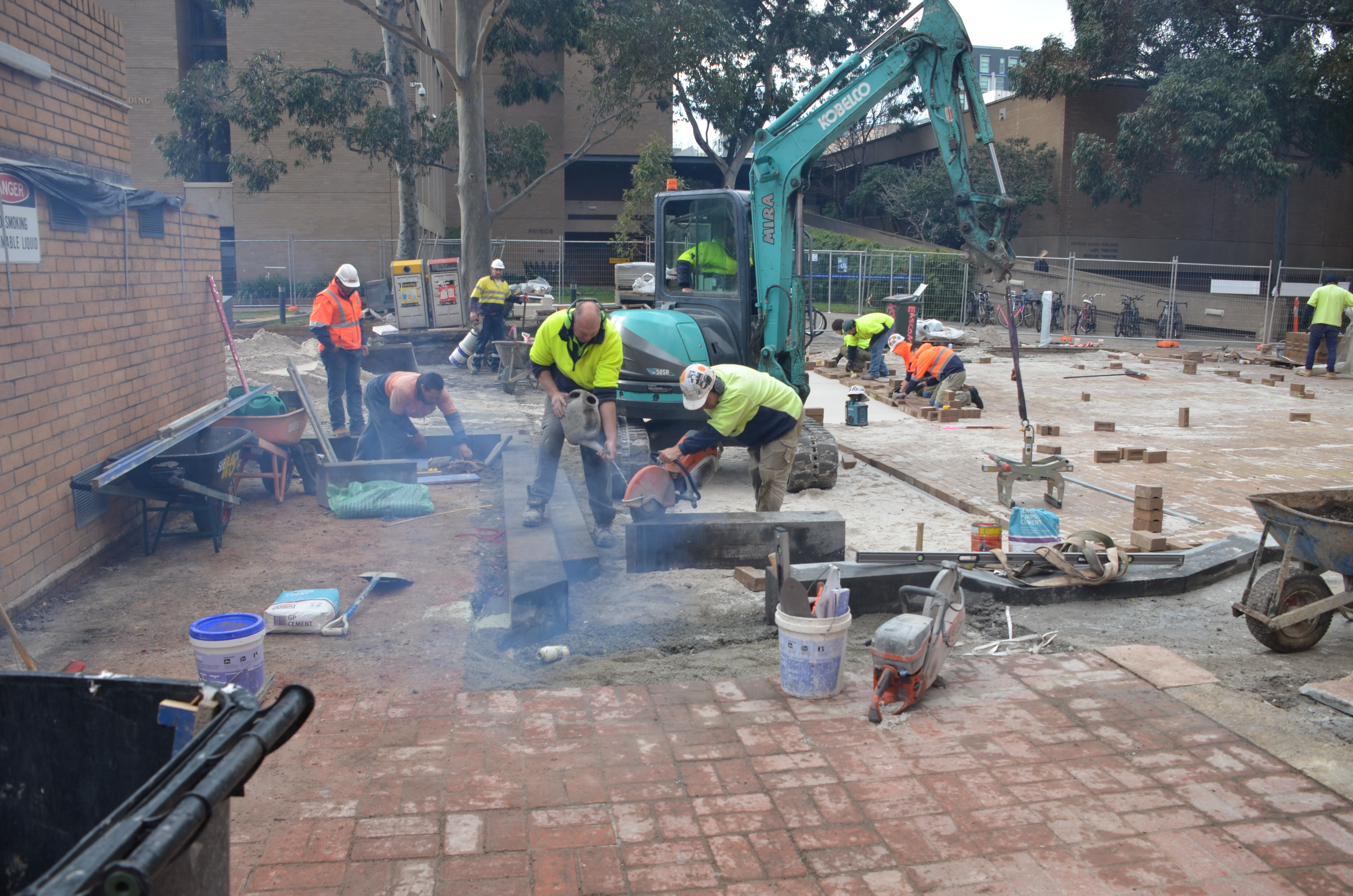 https://archive.abp.unimelb.edu.au/objects/images/Construction/Images/External Works/Bluestone kerbing/DSC_9858.JPG