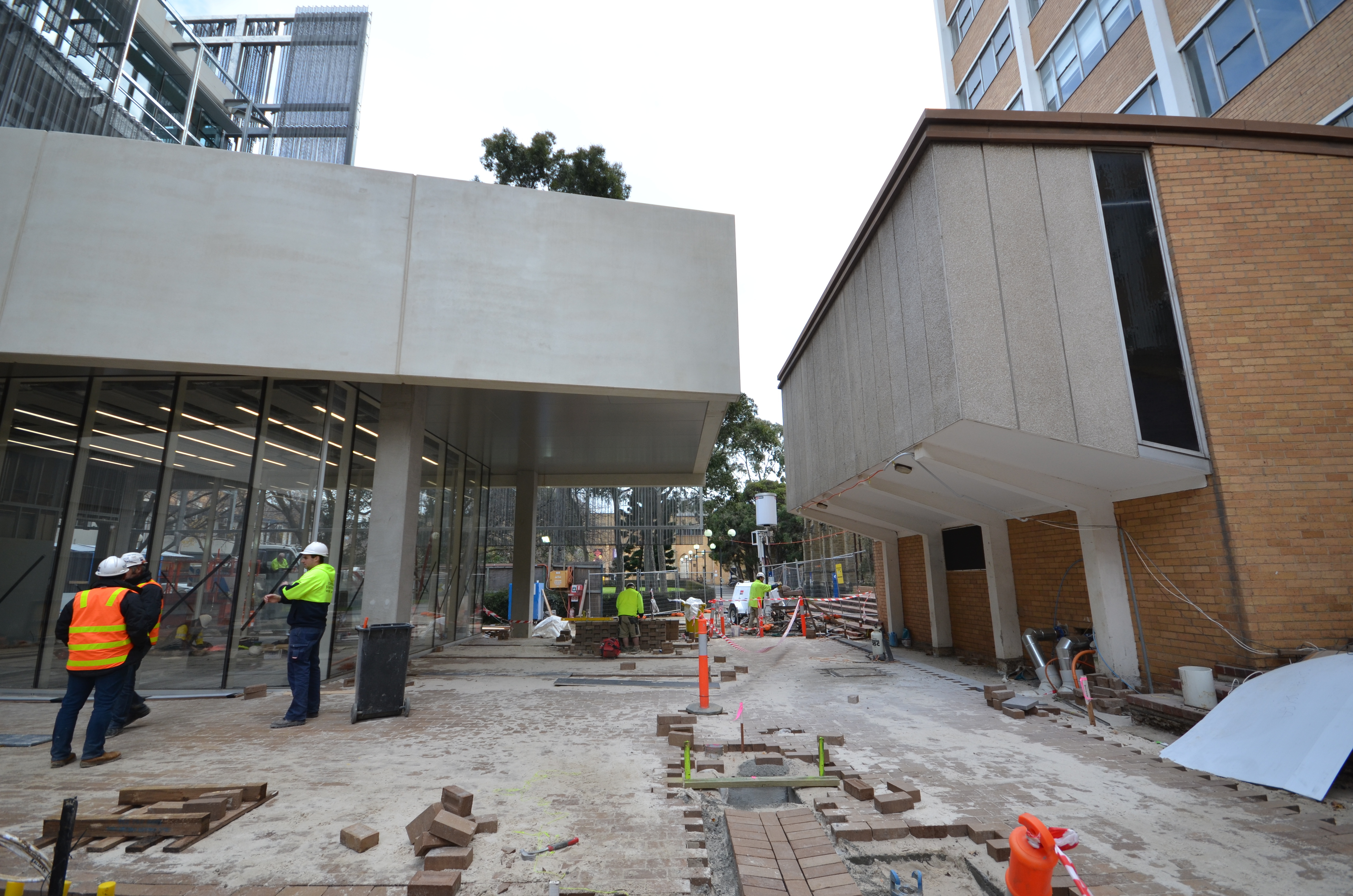 https://archive.abp.unimelb.edu.au/objects/images/Construction/Images/External Works/Brick paving & brick walls/DSC_9173.JPG https://archive.abp.unimelb.edu.au/objects/images/Construction/Images/External Works/Brick paving & brick walls/DSC_9173.JPG