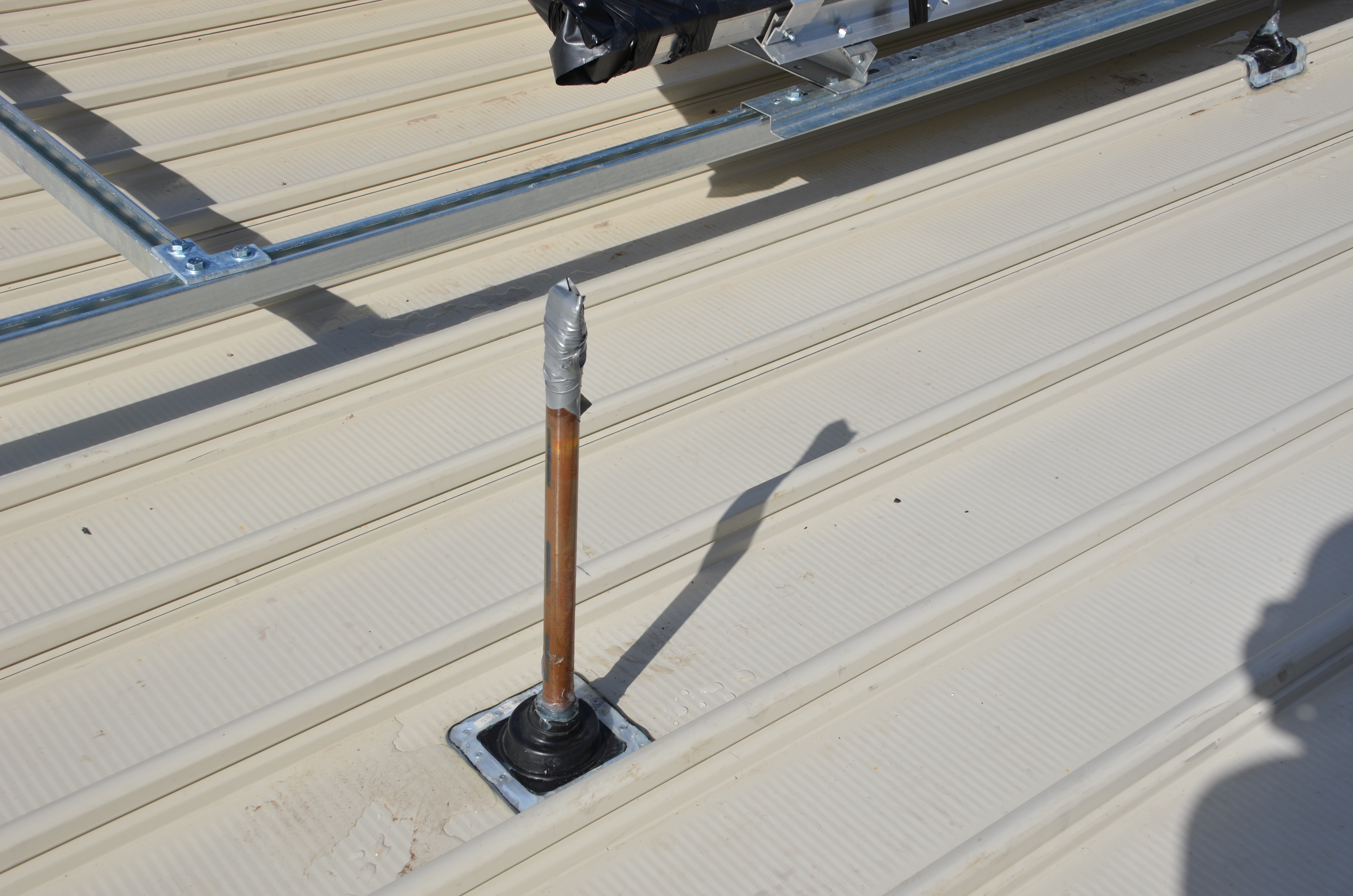 https://archive.abp.unimelb.edu.au/objects/images/Construction/Images/Services/Solar roof panels/DSC_5443.JPG