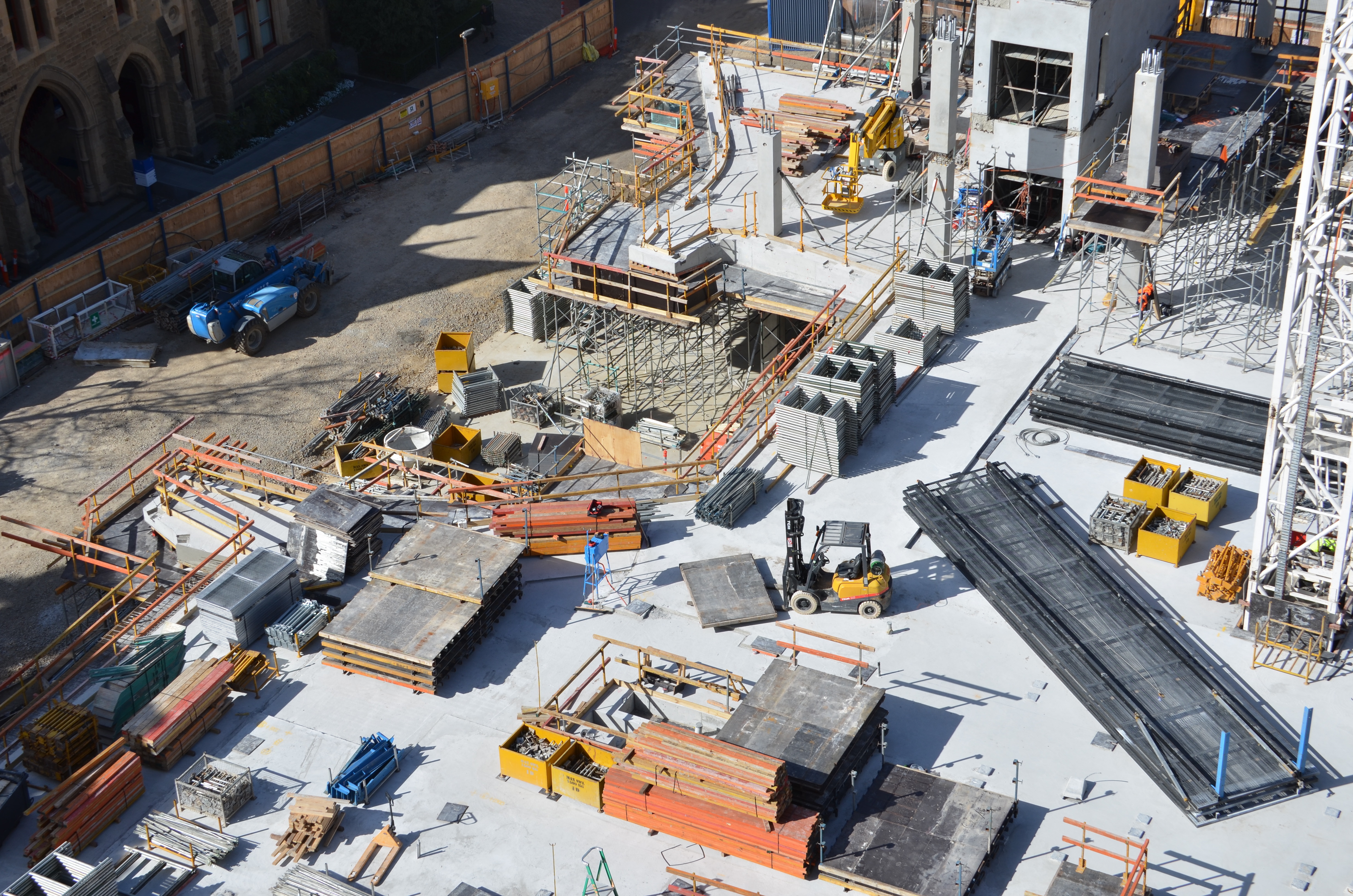https://archive.abp.unimelb.edu.au/objects/images/Construction/Images/Concrete suspended slabs and beams/Levels 1-5 & formwork/DSC_2012.JPG
