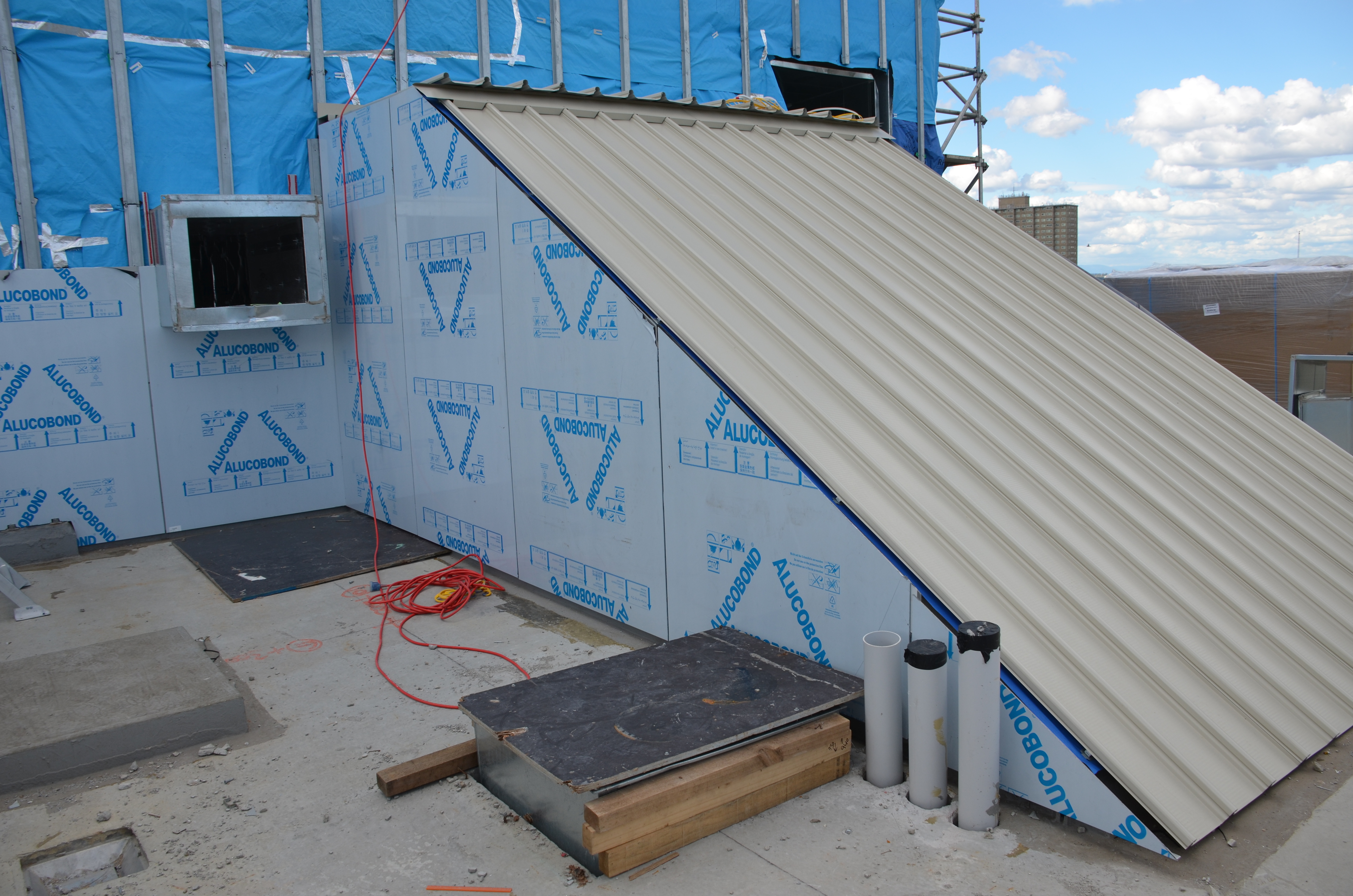 https://archive.abp.unimelb.edu.au/objects/images/Construction/Images/Roof/Sheet wall claddings/Composite sheet/DSC_6406.JPG
