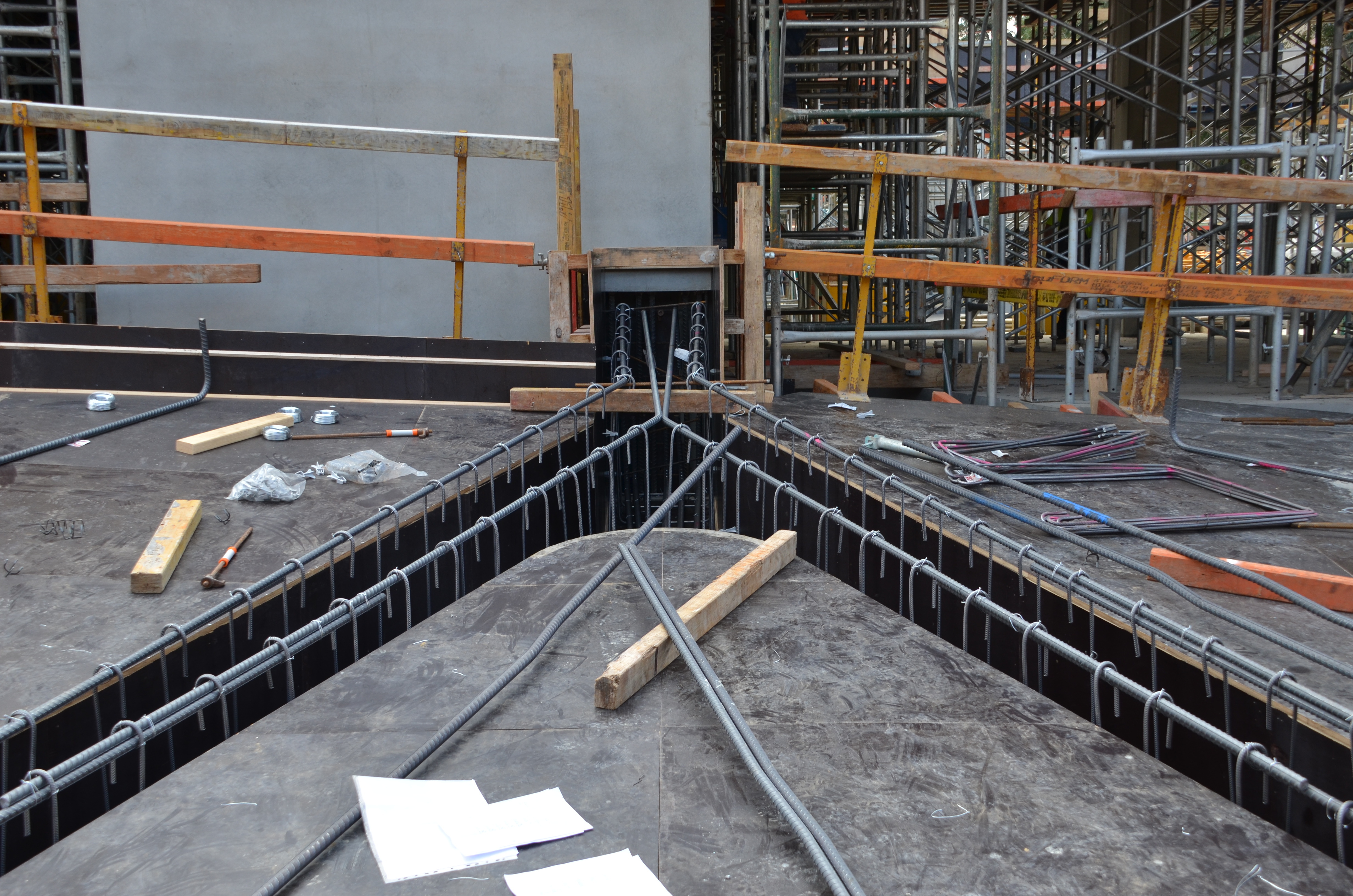 https://archive.abp.unimelb.edu.au/objects/images/Construction/Images/Concrete suspended slabs and beams/Wishbone beams library/DSC_1445.JPG