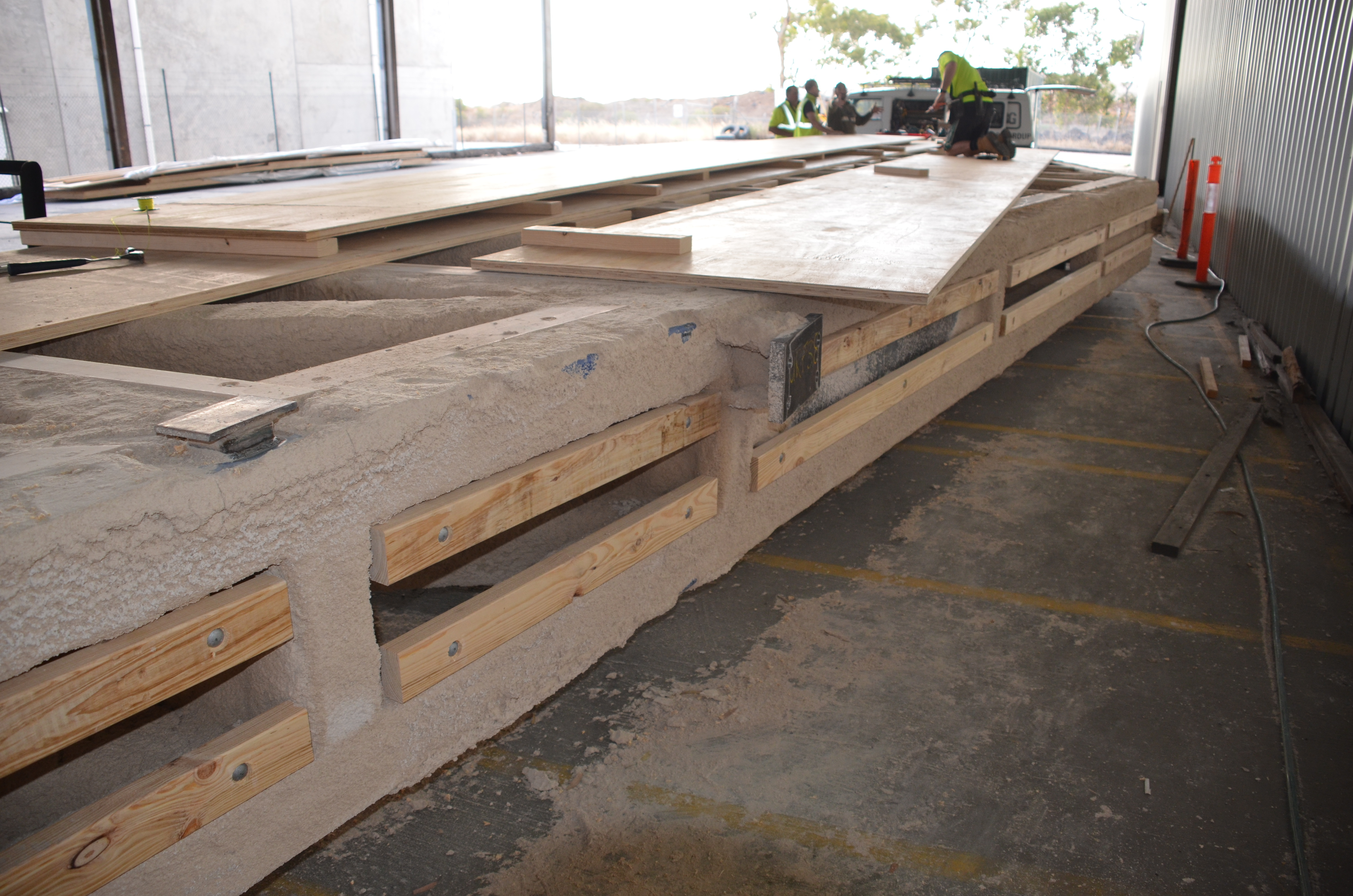 https://archive.abp.unimelb.edu.au/objects/images/Construction/Images/LVL roof beams & coffers/AUS Iron industries/DSC_4666.JPG https://archive.abp.unimelb.edu.au/objects/images/Construction/Images/LVL roof beams & coffers/AUS Iron industries/DSC_4666.JPG