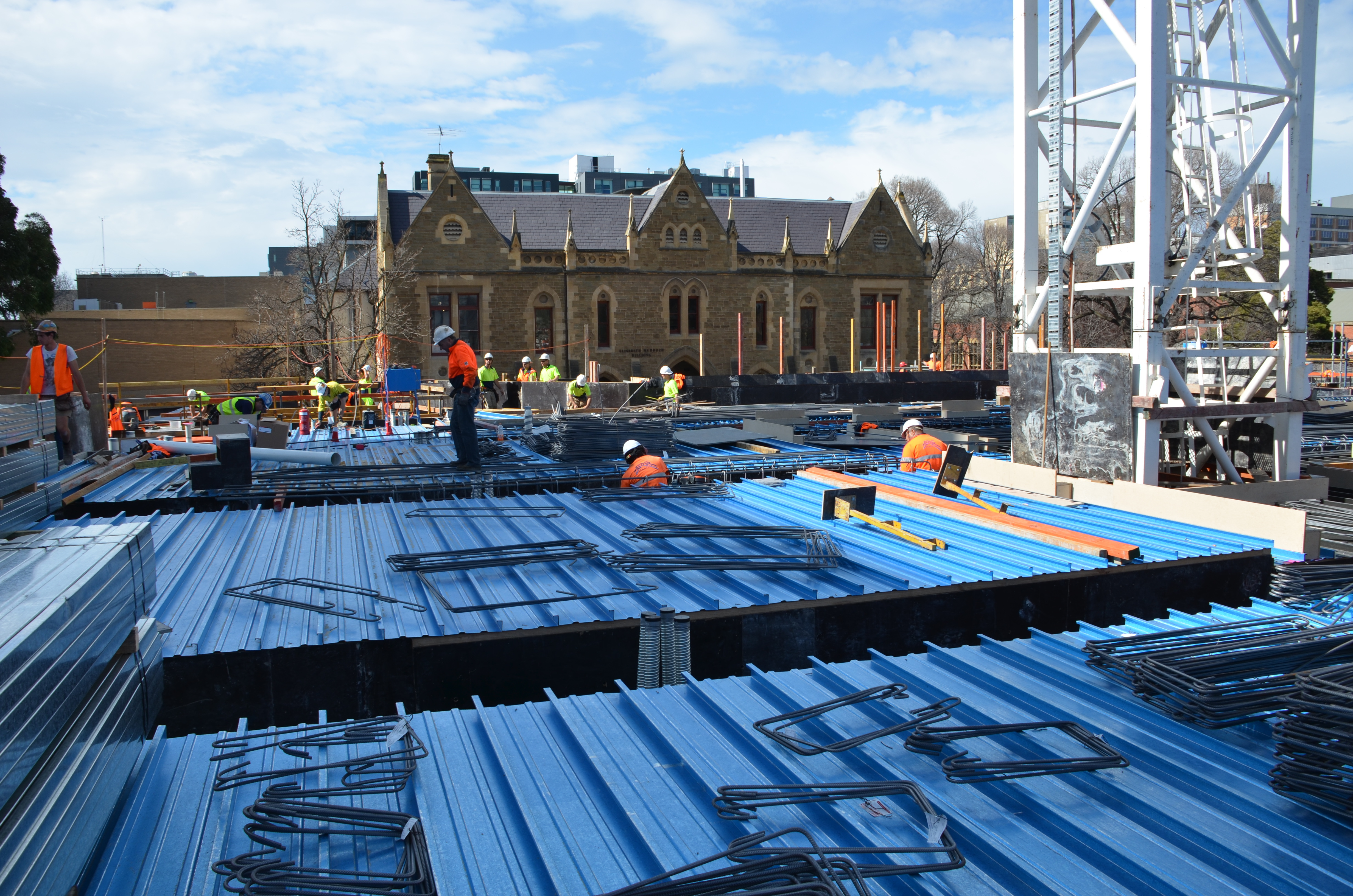 https://archive.abp.unimelb.edu.au/objects/images/Construction/Images/Concrete suspended slabs and beams/Levels 1-5 & formwork/DSC_1485.JPG