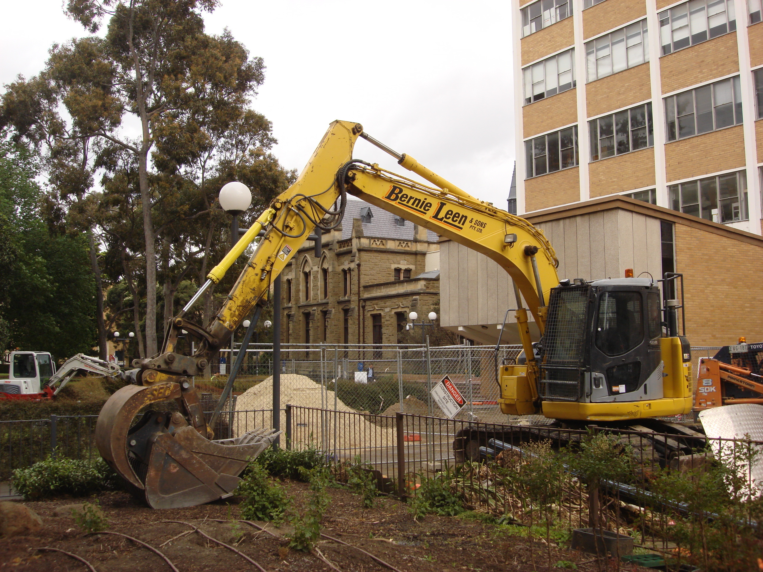 https://archive.abp.unimelb.edu.au/objects/images/Pre-construction/Enabling works/DSC07714.JPG https://archive.abp.unimelb.edu.au/objects/images/Pre-construction/Enabling works/DSC07714.JPG