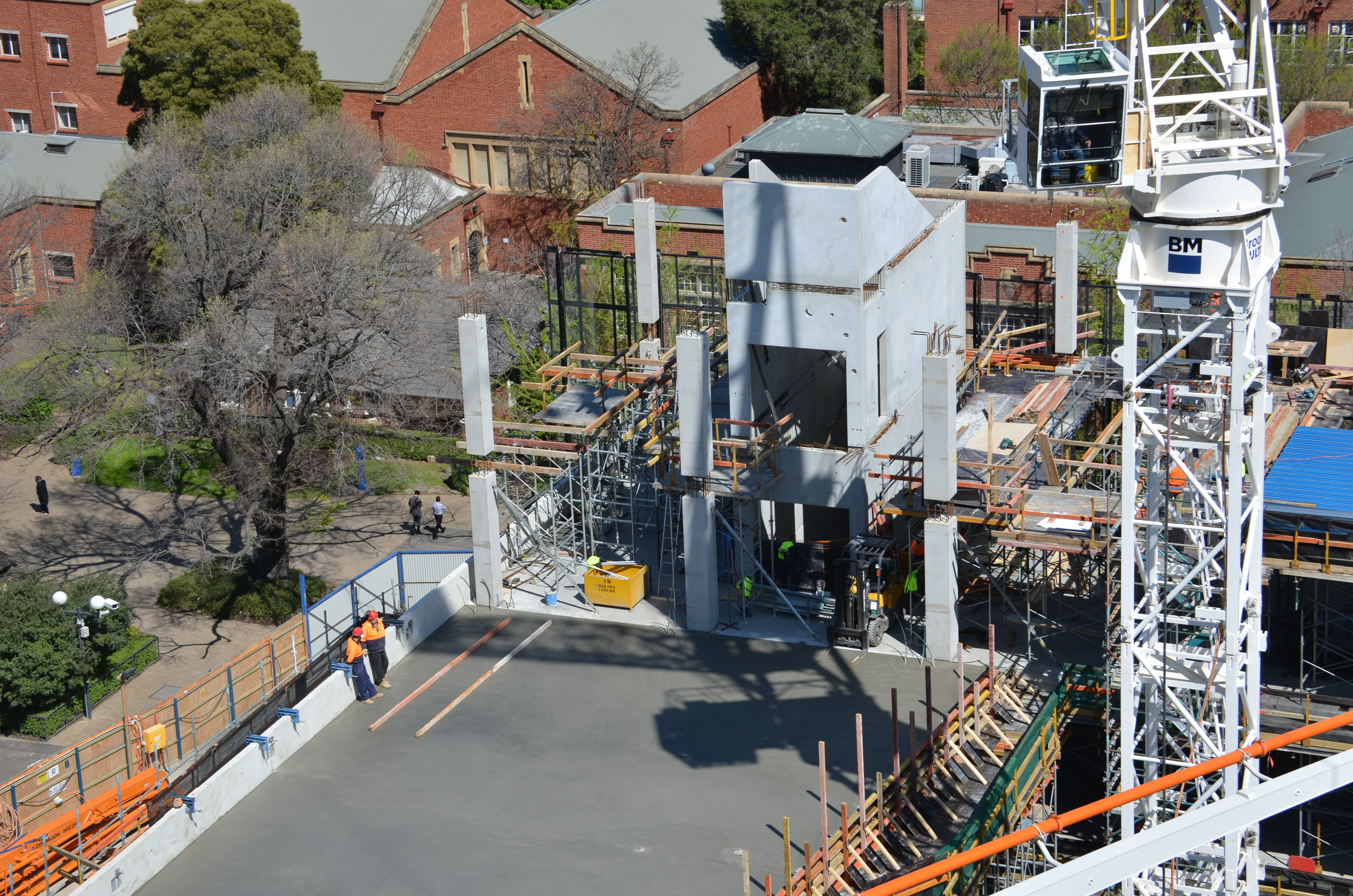 https://archive.abp.unimelb.edu.au/objects/images/Construction/Images/Concrete suspended slabs and beams/Levels 1-5 & formwork/DSC_2516.JPG