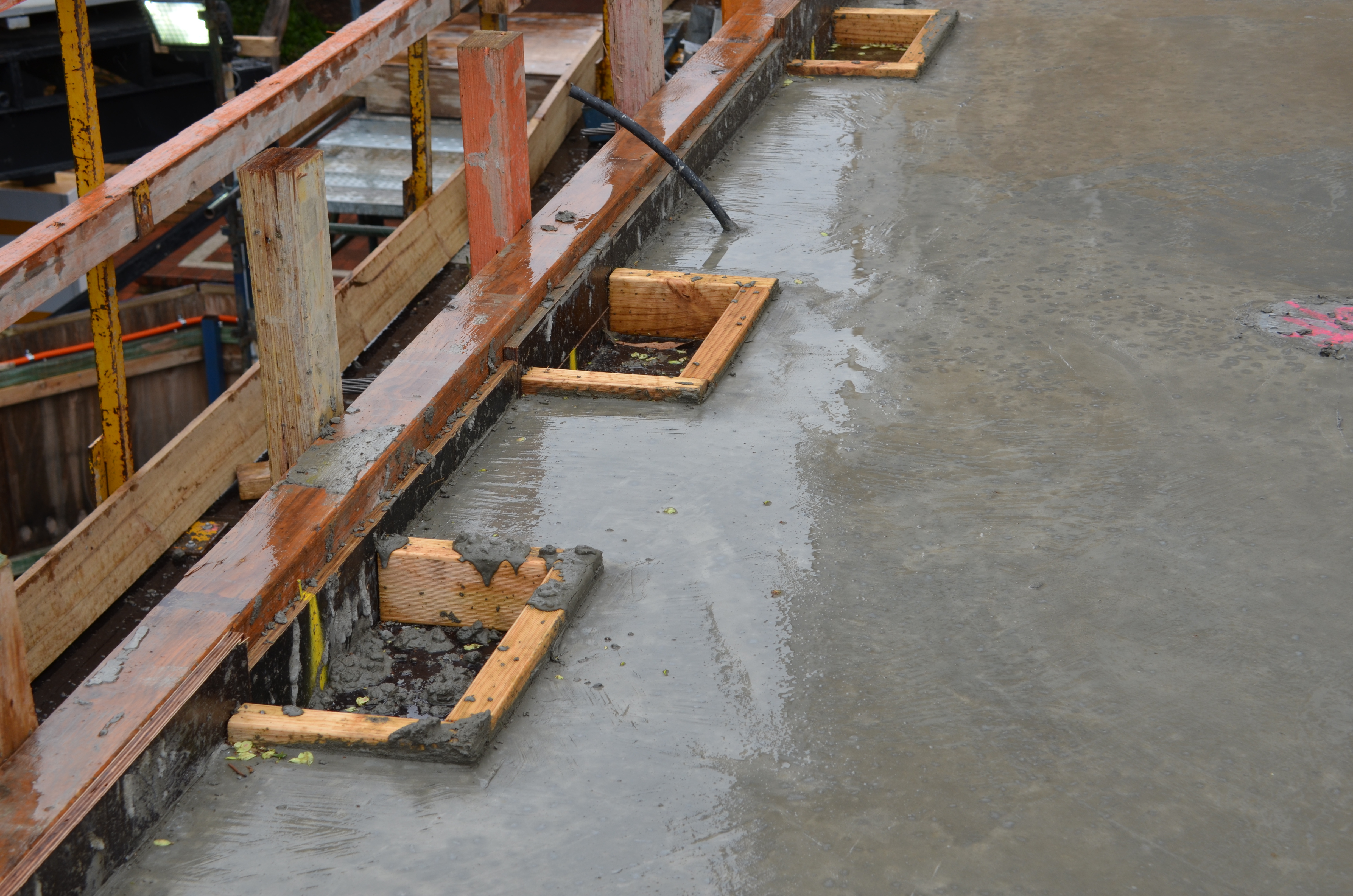 https://archive.abp.unimelb.edu.au/objects/images/Construction/Images/Concrete suspended slabs and beams/Levels 1-5 & formwork/DSC_2378.JPG