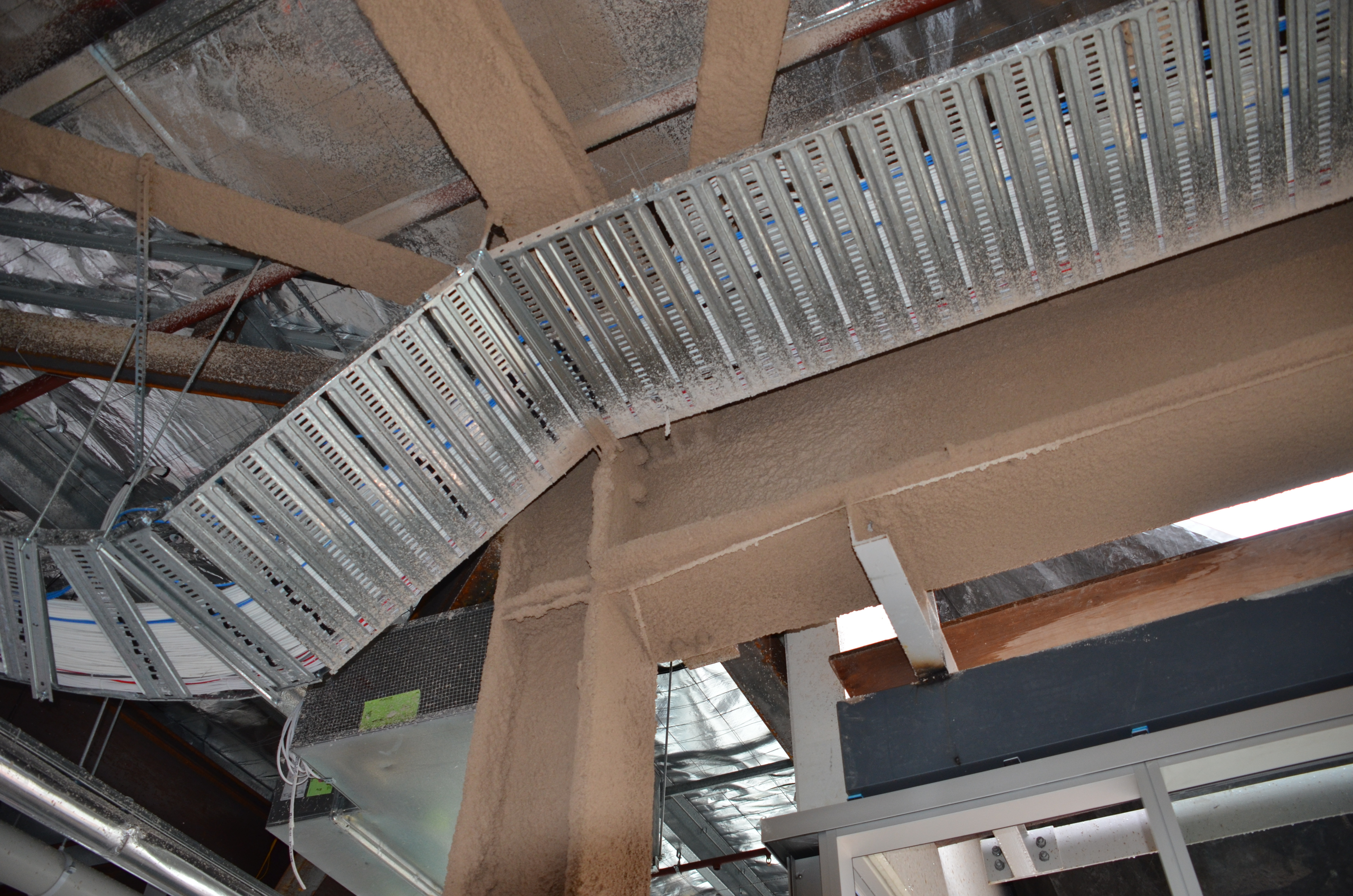 https://archive.abp.unimelb.edu.au/objects/images/Construction/Images/Structural steel/Fire spraying/DSC_7145.JPG