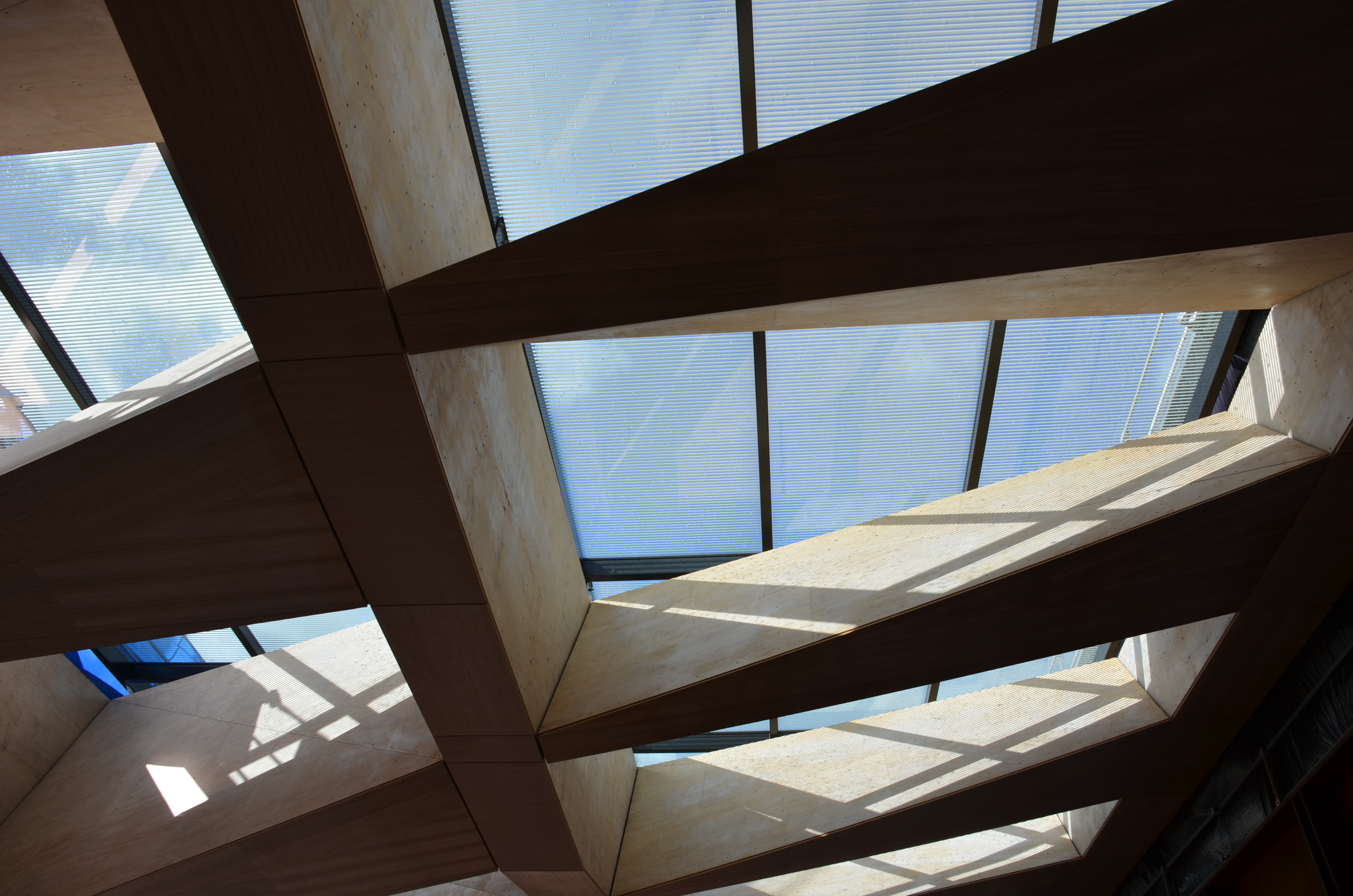 https://archive.abp.unimelb.edu.au/objects/images/Construction/Images/LVL roof beams & coffers/Installation/DSC_5447.JPG