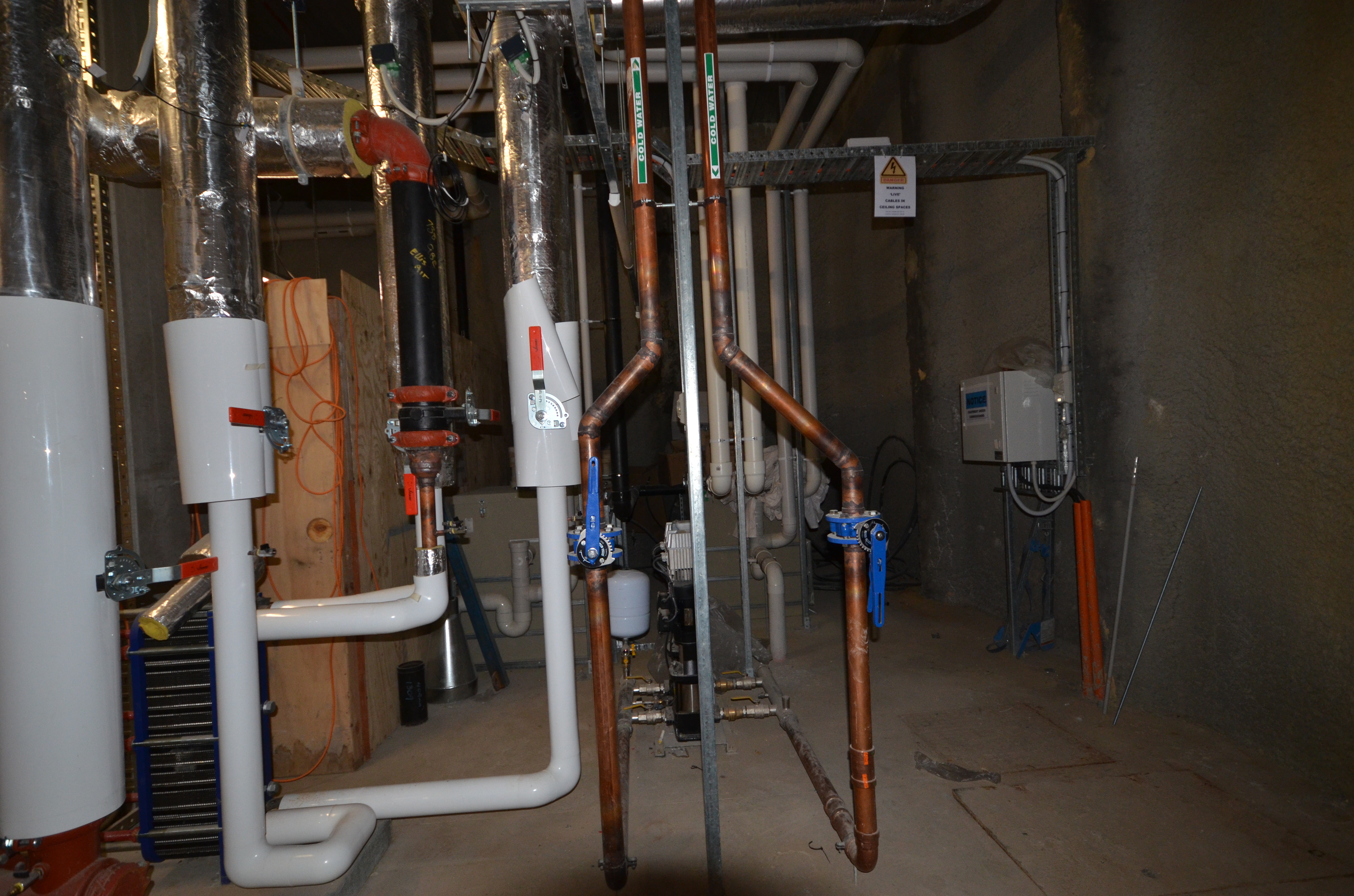 https://archive.abp.unimelb.edu.au/objects/images/Construction/Images/Services/Mechanical/Large plant room basement/DSC_8309.JPG