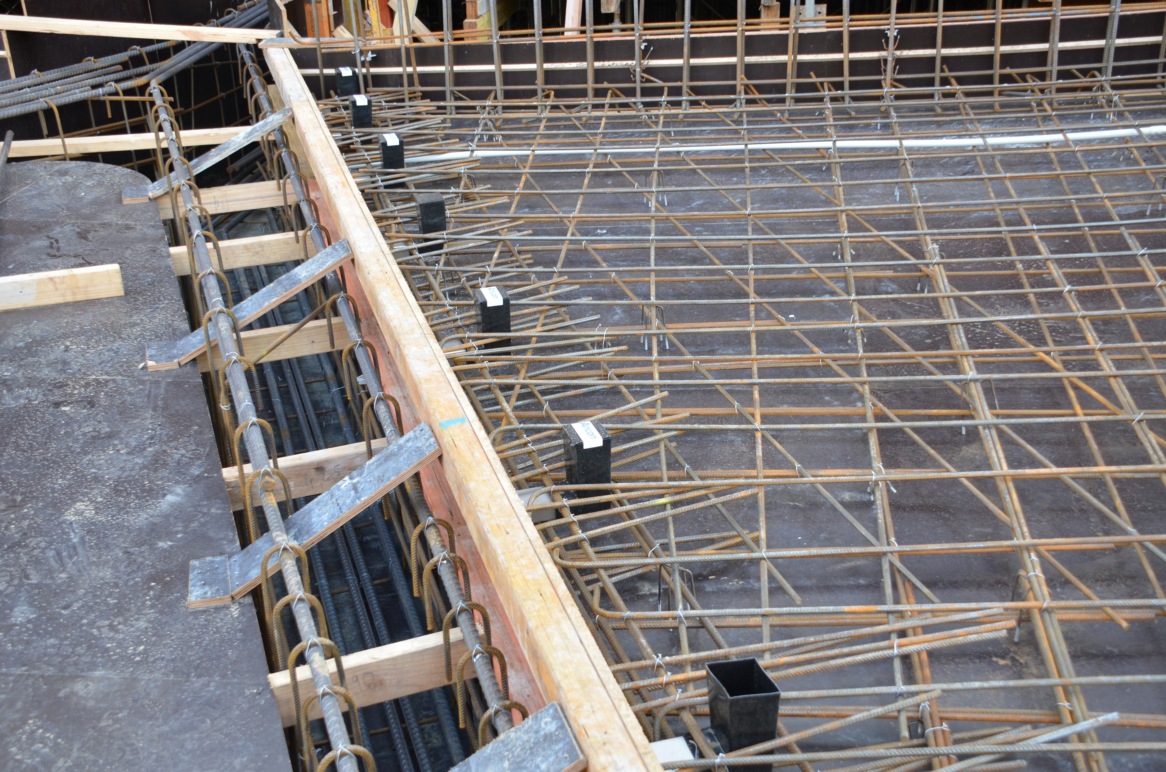 https://archive.abp.unimelb.edu.au/objects/images/Construction/Images/Concrete suspended slabs and beams/Wishbone beams library/DSC_1926.JPG