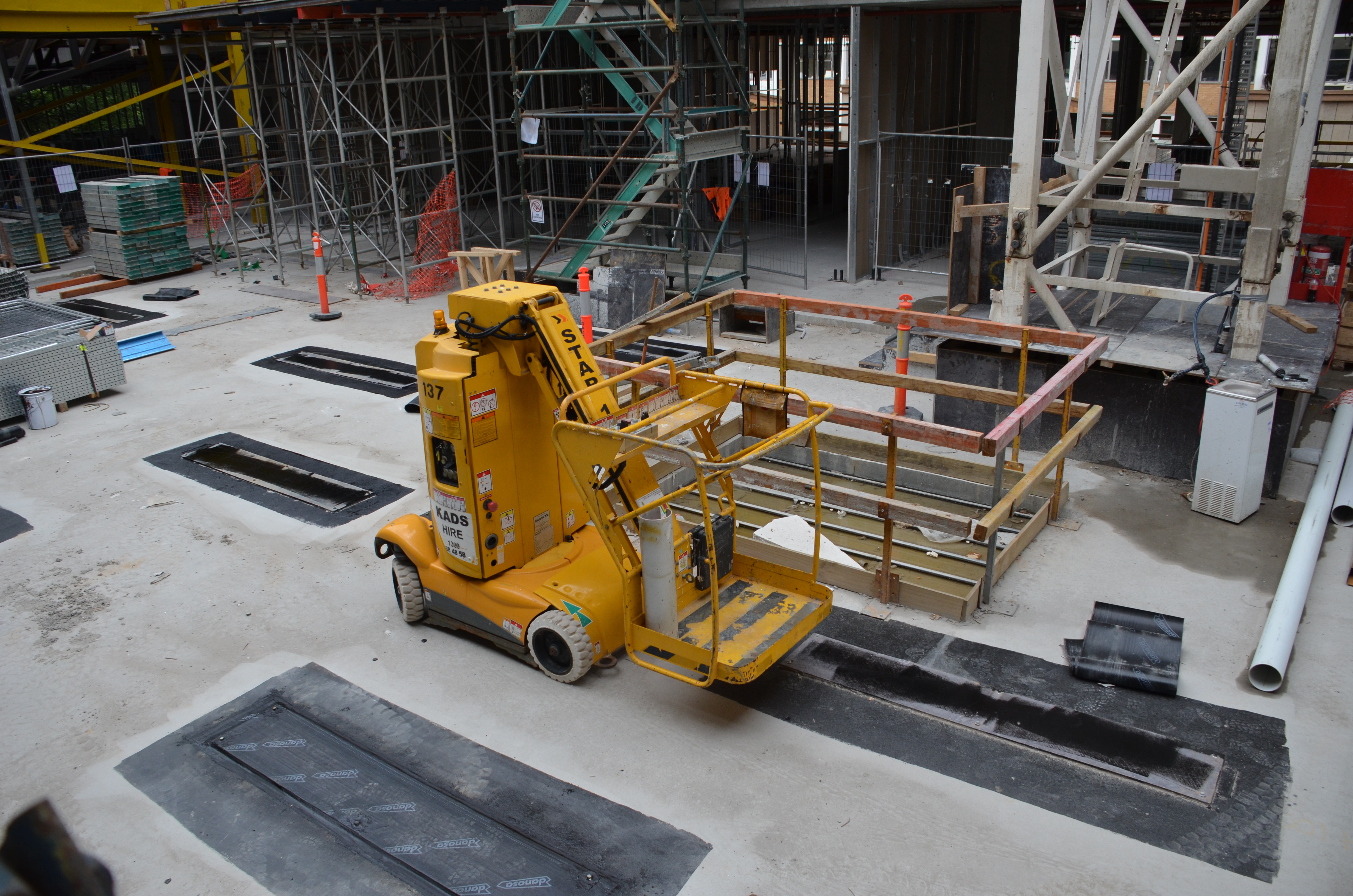 https://archive.abp.unimelb.edu.au/objects/images/Construction/Images/Plant and Equipment/Boom lifts/DSC_3895.JPG